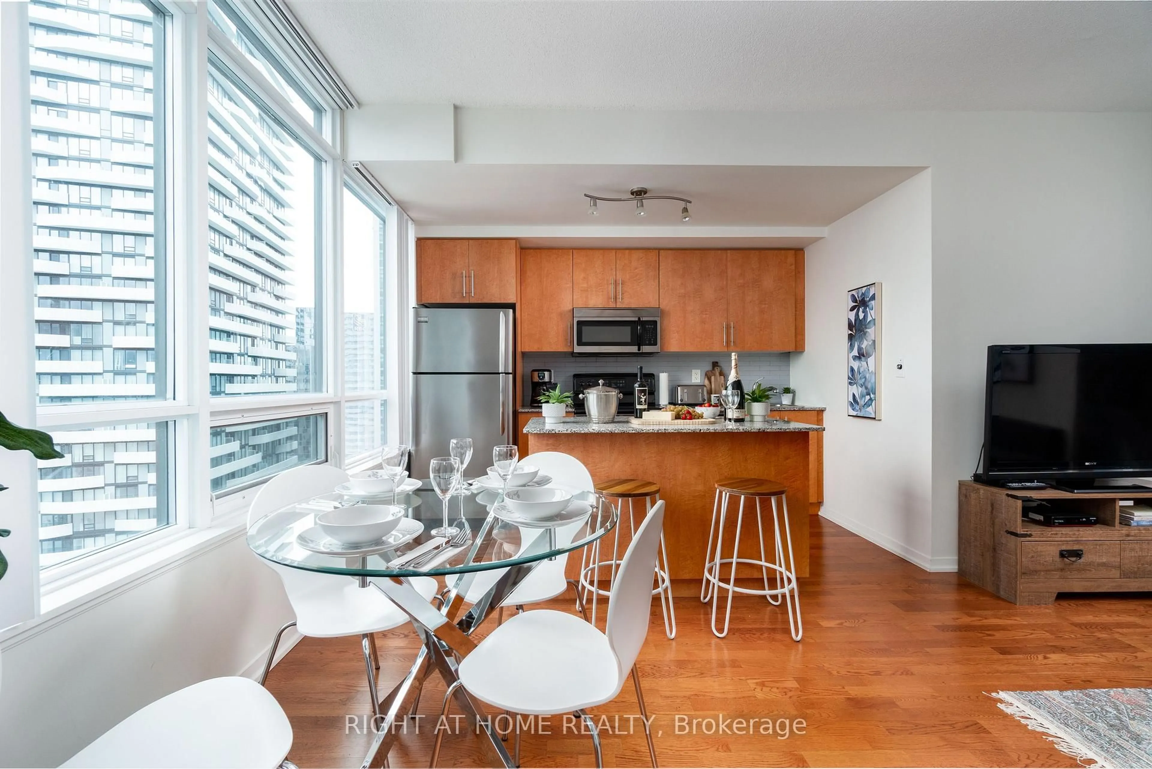 Open concept kitchen, unknown for 55 Bremner Blvd #3404, Toronto Ontario M5J 0A6