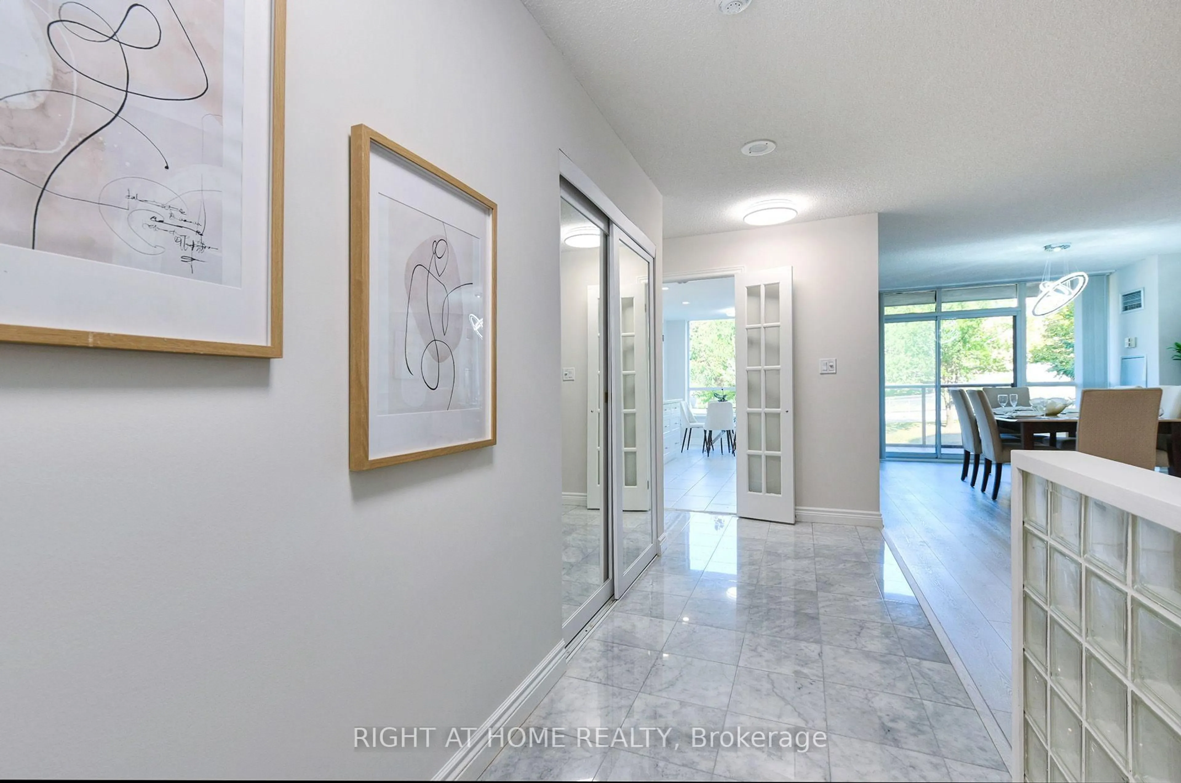 Indoor foyer for 3181 Bayview Ave #215, Toronto Ontario M2K 2Y2