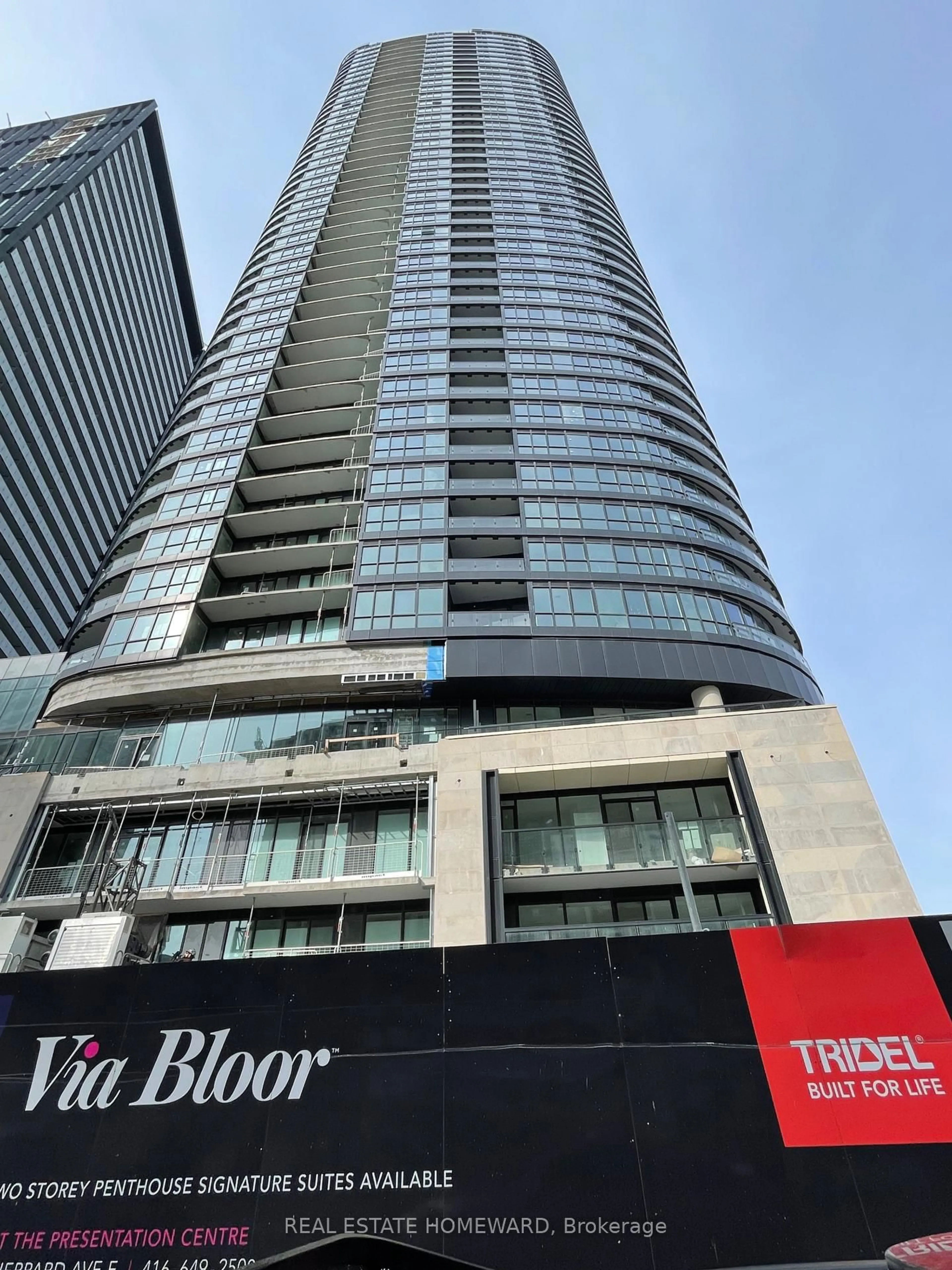 Indoor foyer for 585 BLOOR St #1118, Toronto Ontario M4W 0B3