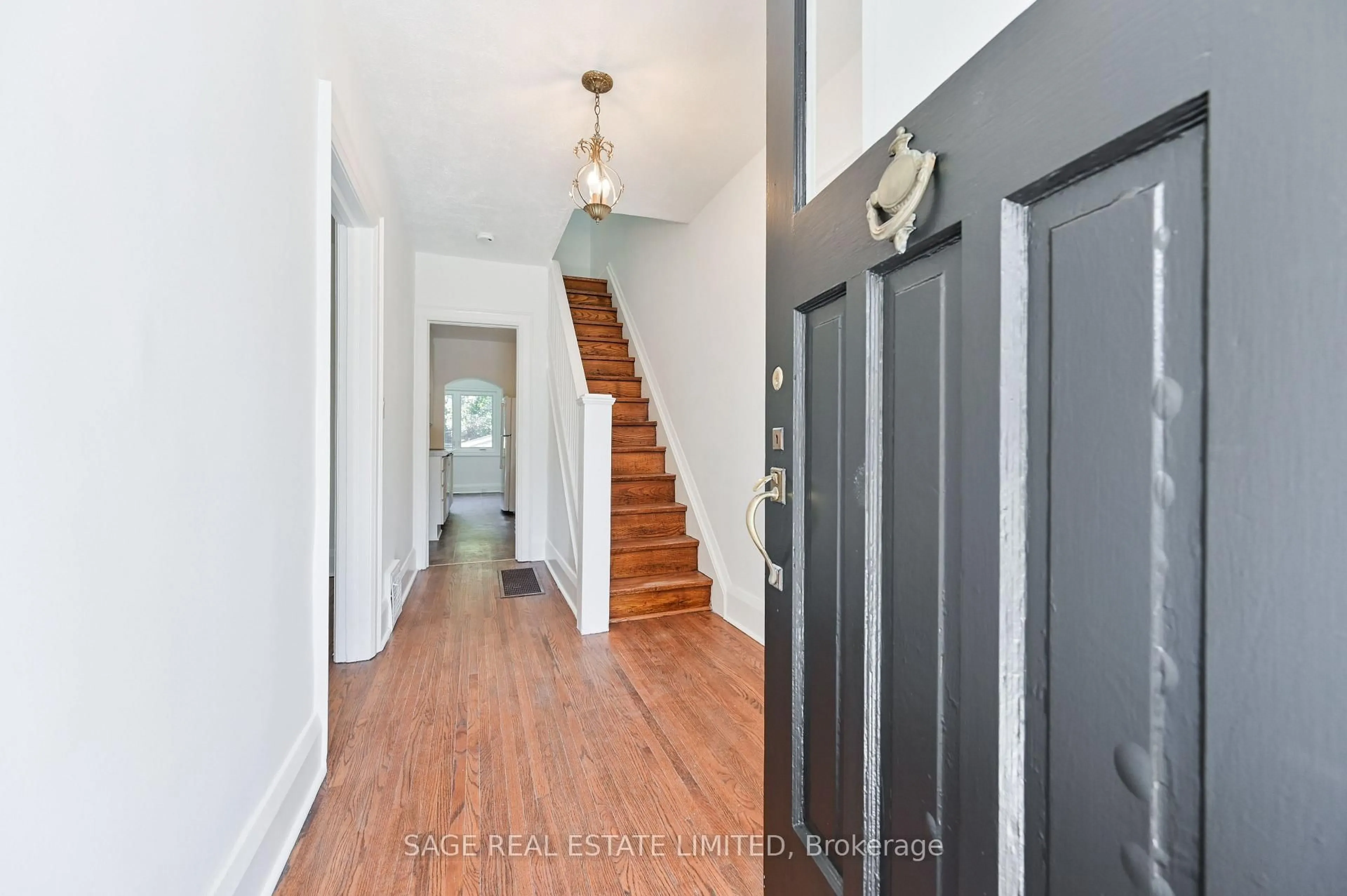 Indoor entryway for 152 Manor Rd, Toronto Ontario M4S 1R6