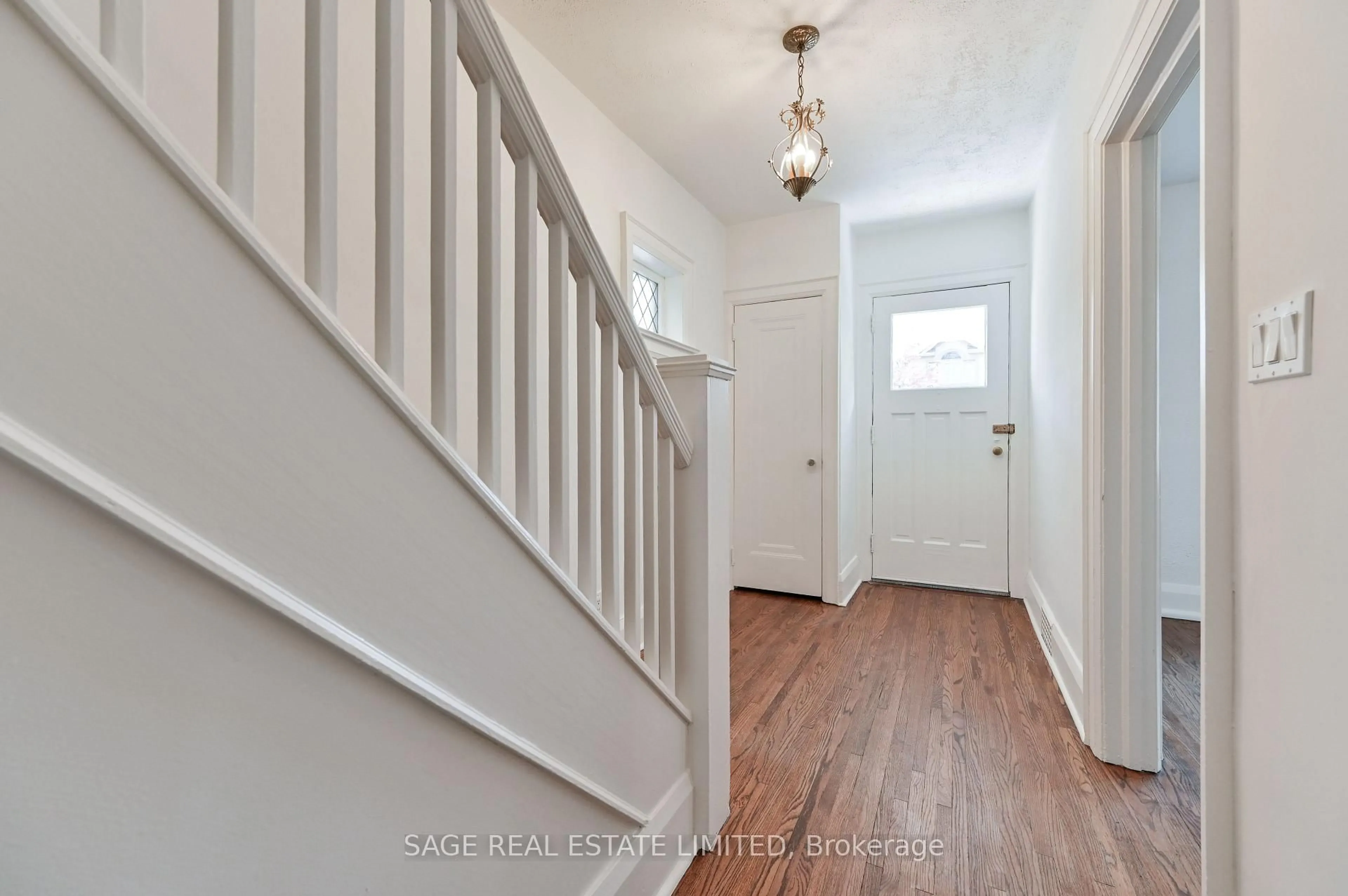 Indoor entryway for 152 Manor Rd, Toronto Ontario M4S 1R6