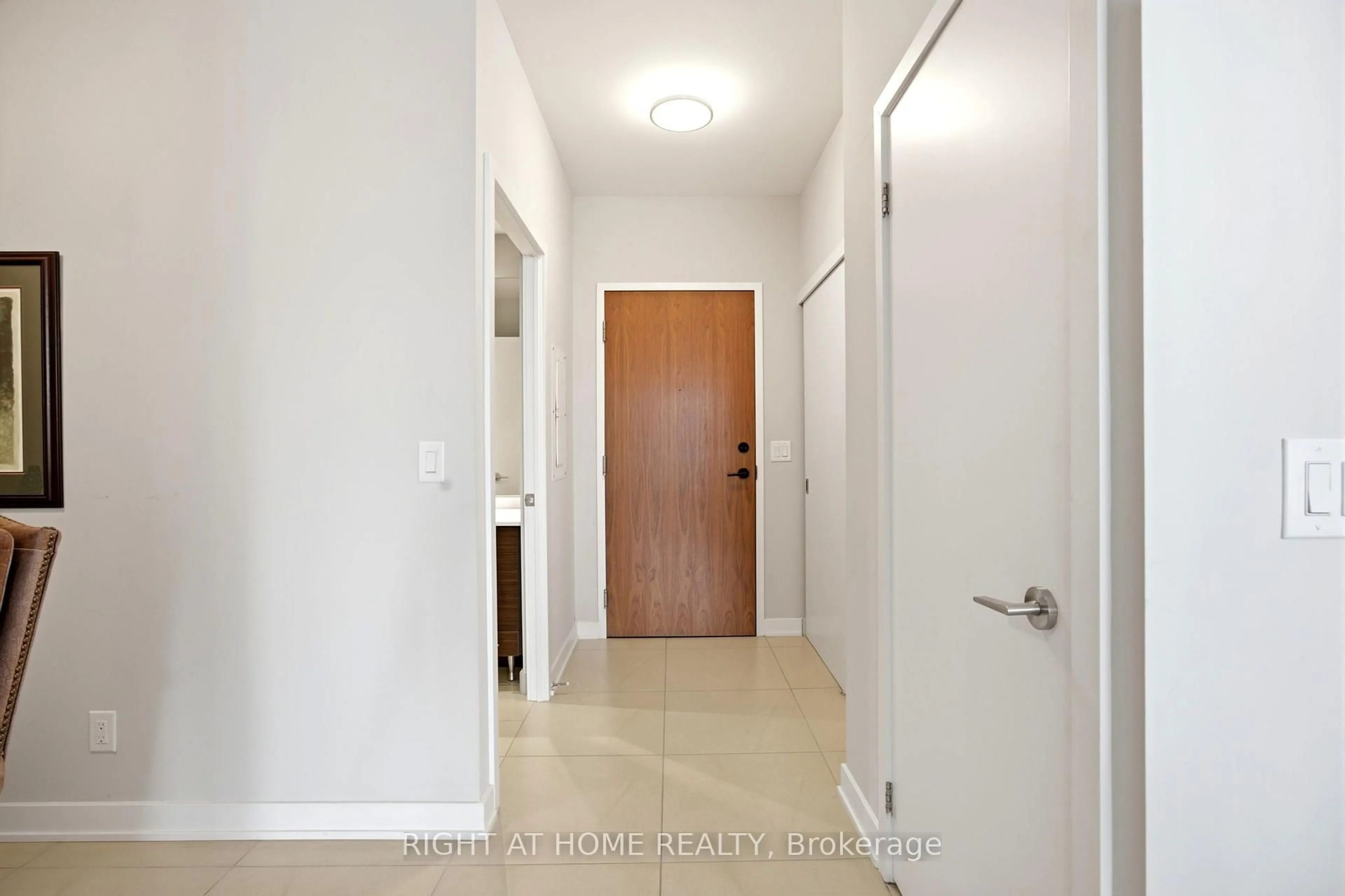 Indoor entryway for 1 Market St #1801, Toronto Ontario M5E 0A2