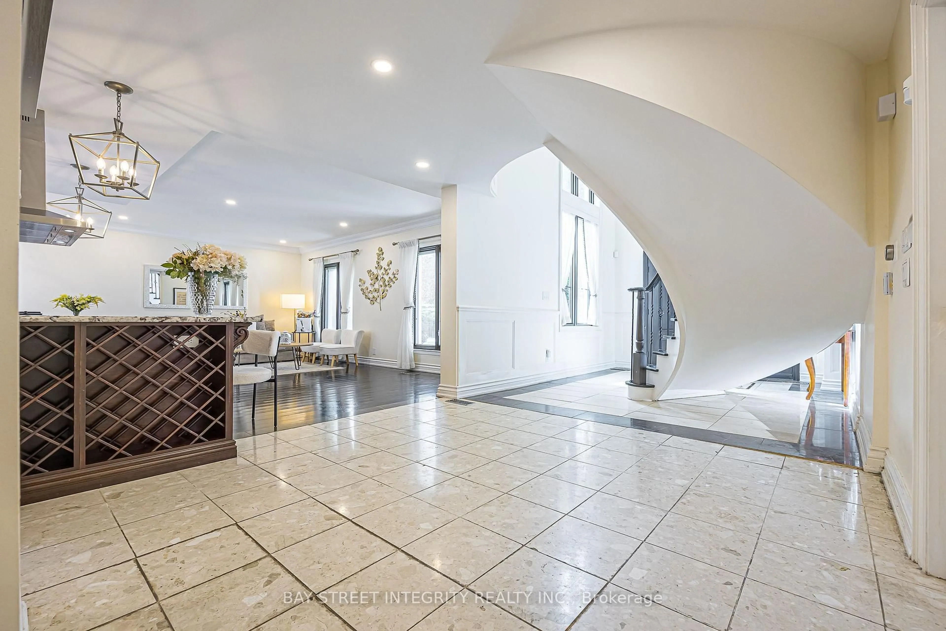 Indoor foyer for 33 Deerford Rd, Toronto Ontario M2J 3H9