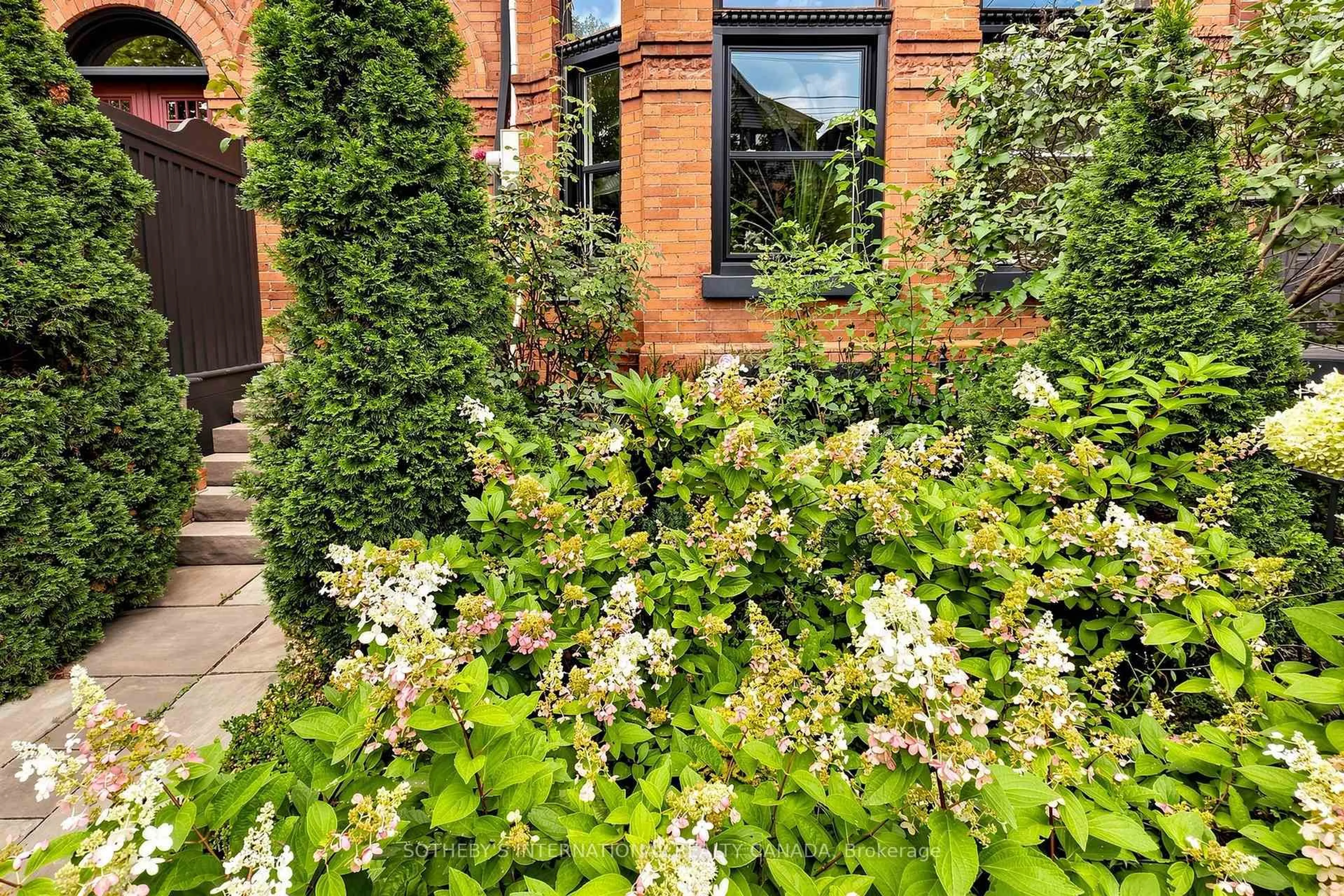 Unknown for 328 Wellesley St, Toronto Ontario M4X 1H3