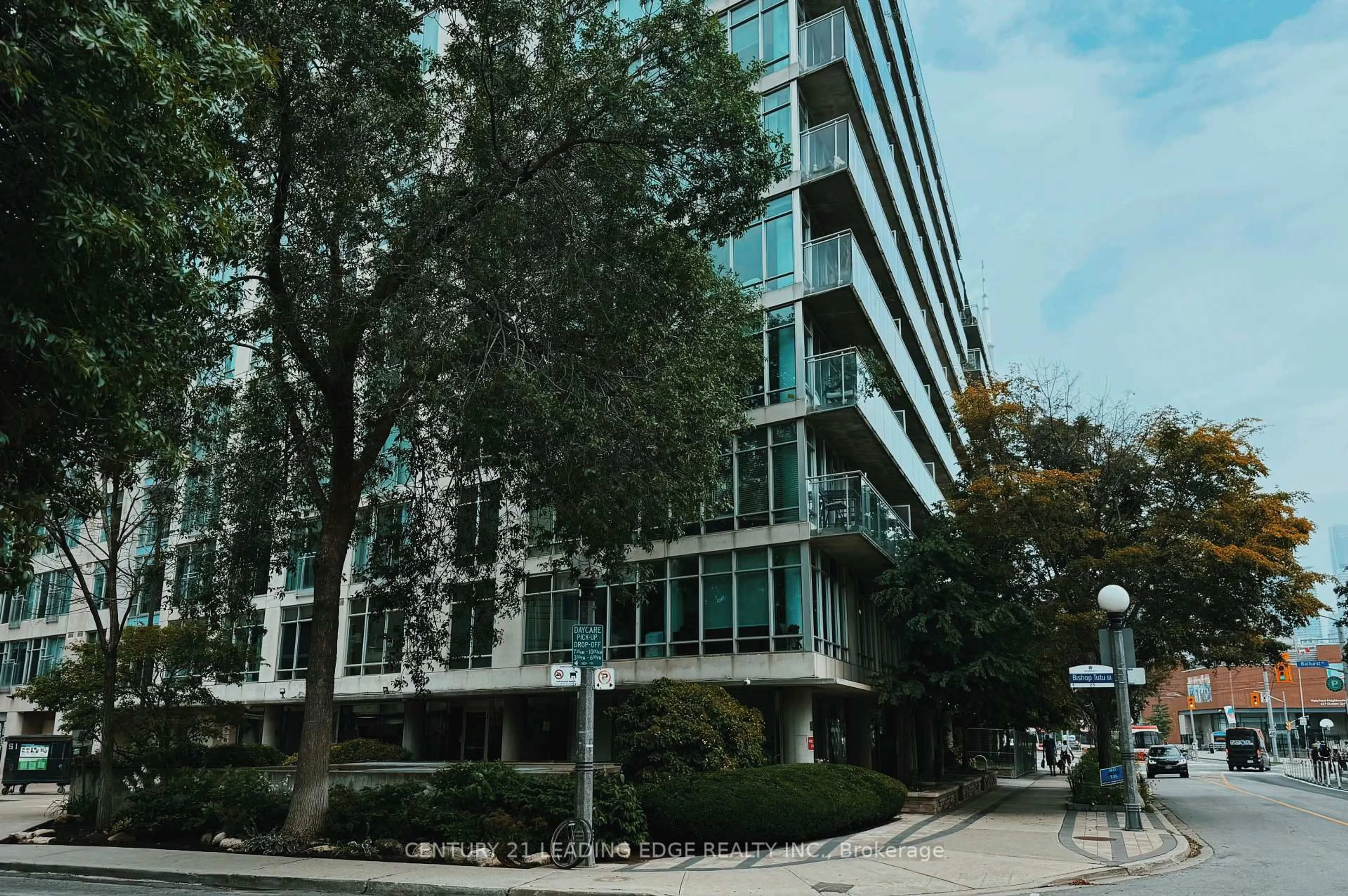 Blurry image for 650 Queens Quay #1821, Toronto Ontario M5V 3N2