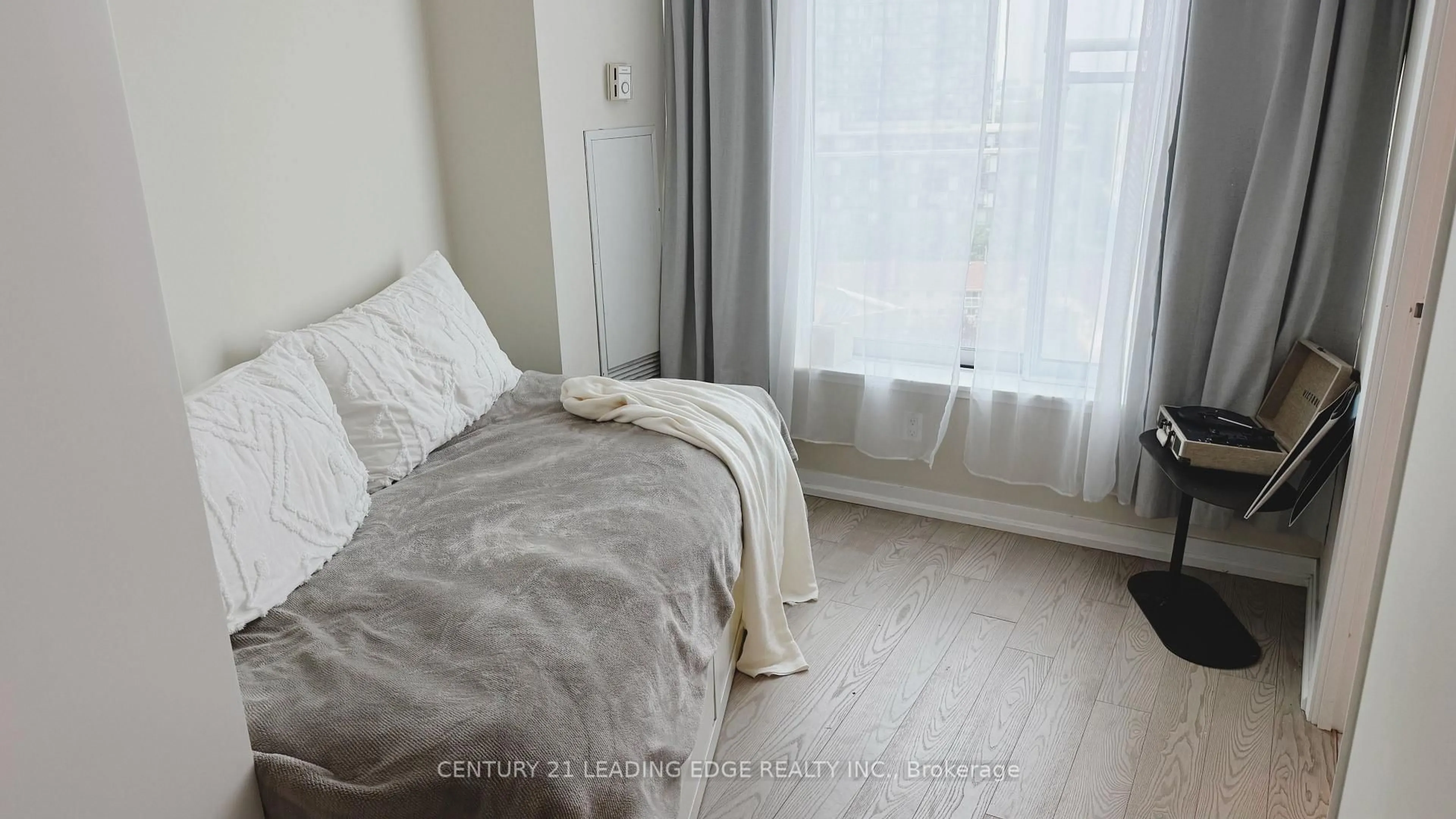 Bedroom with bed, unknown for 650 Queens Quay #1821, Toronto Ontario M5V 3N2