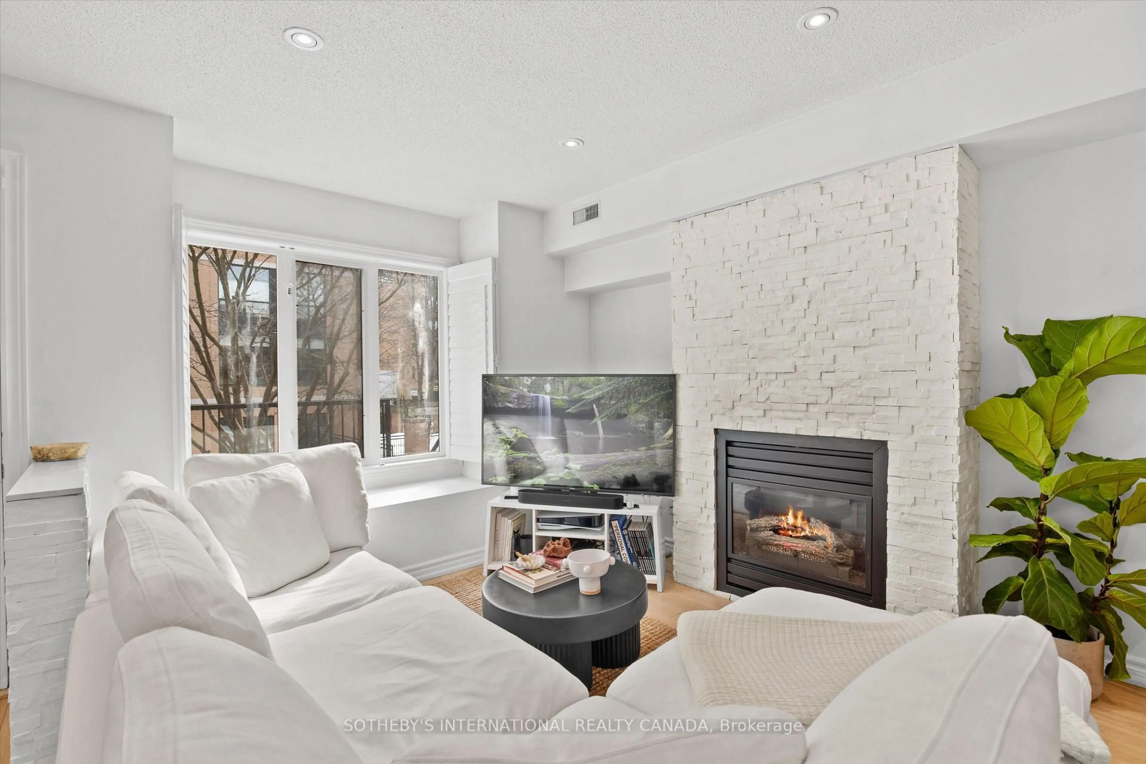Living room with furniture, ceramic/tile floor for 208 Niagara St #18, Toronto Ontario M6J 3W5