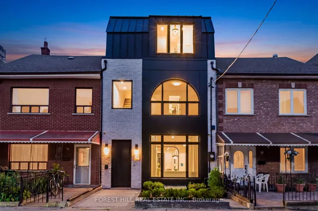 21 Foxley St, Toronto 2