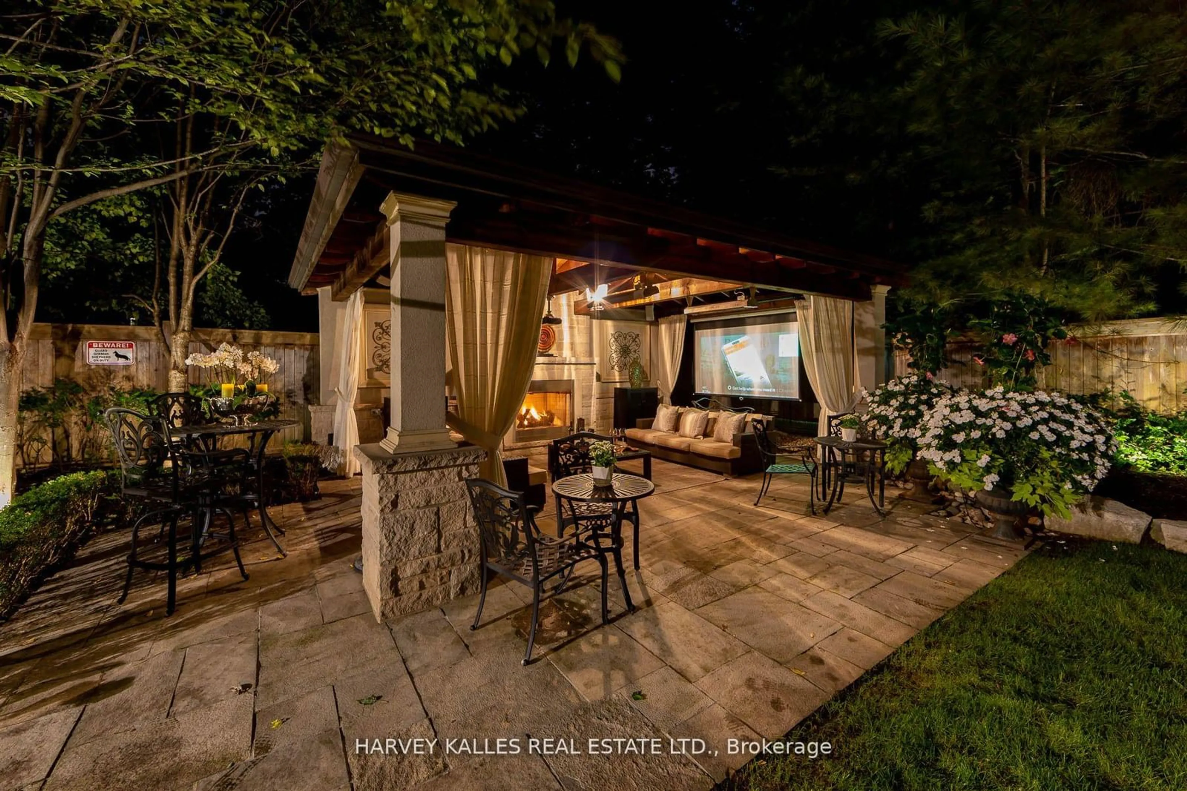 Patio, street for 48 Wimpole Dr, Toronto Ontario M2L 2L3