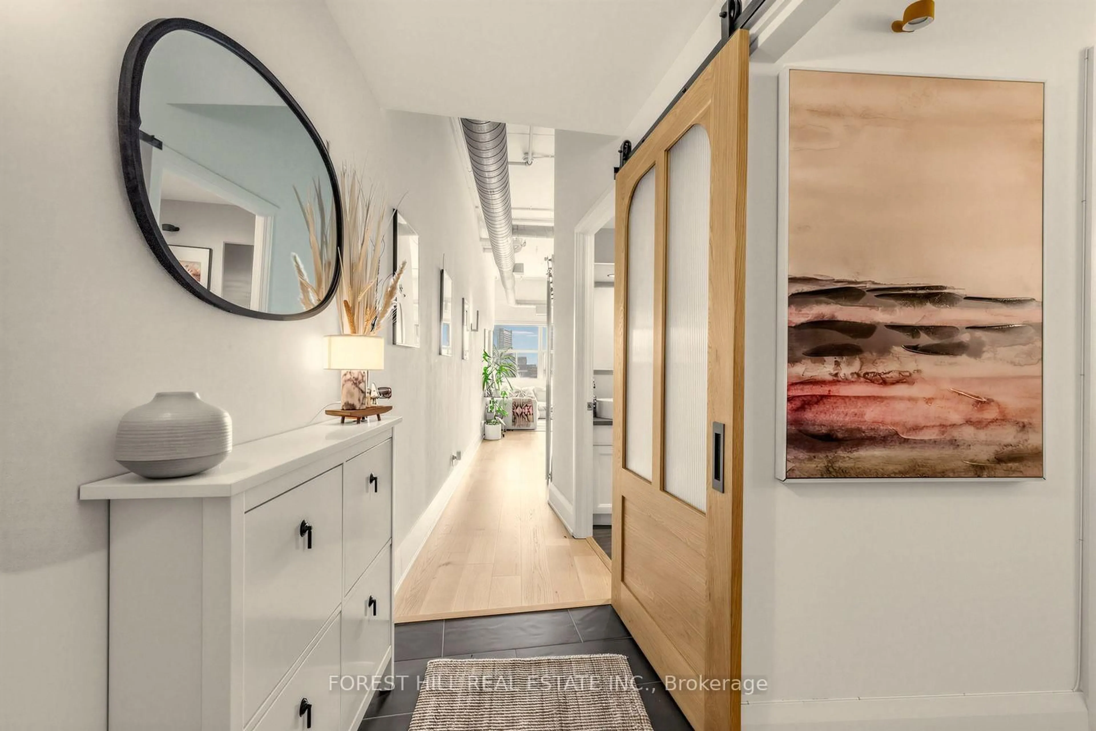 Indoor entryway for 700 King St #518, Toronto Ontario M5V 2Y6