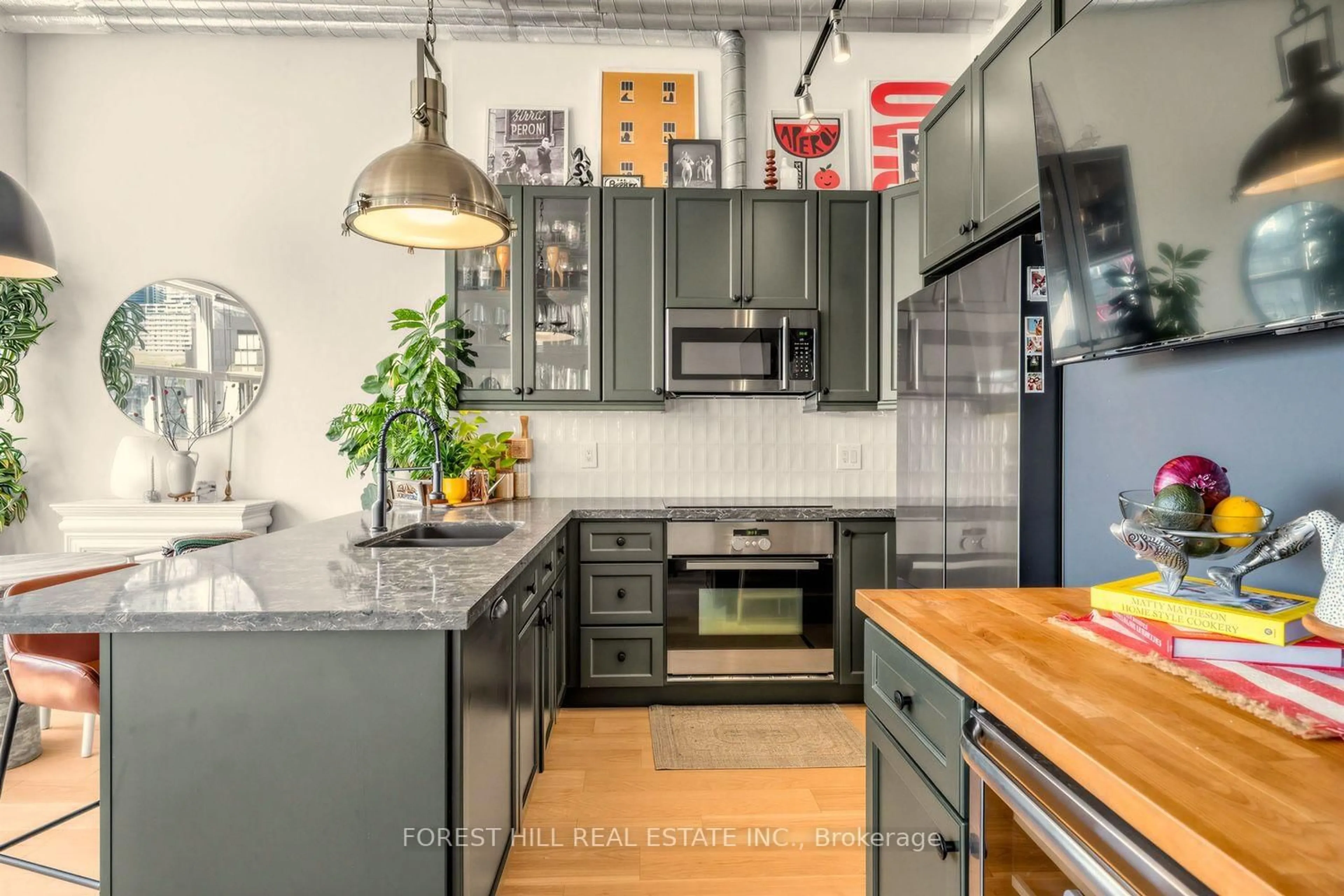 Open concept kitchen, ceramic/tile floor for 700 King St #518, Toronto Ontario M5V 2Y6