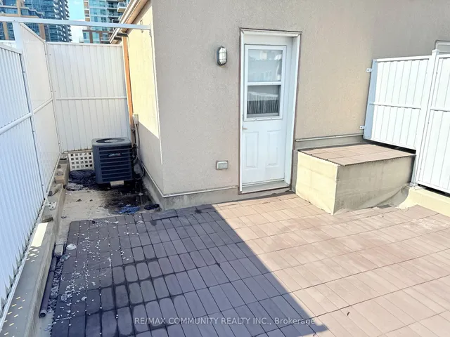 42 Western Battery Rd #716, Toronto 4