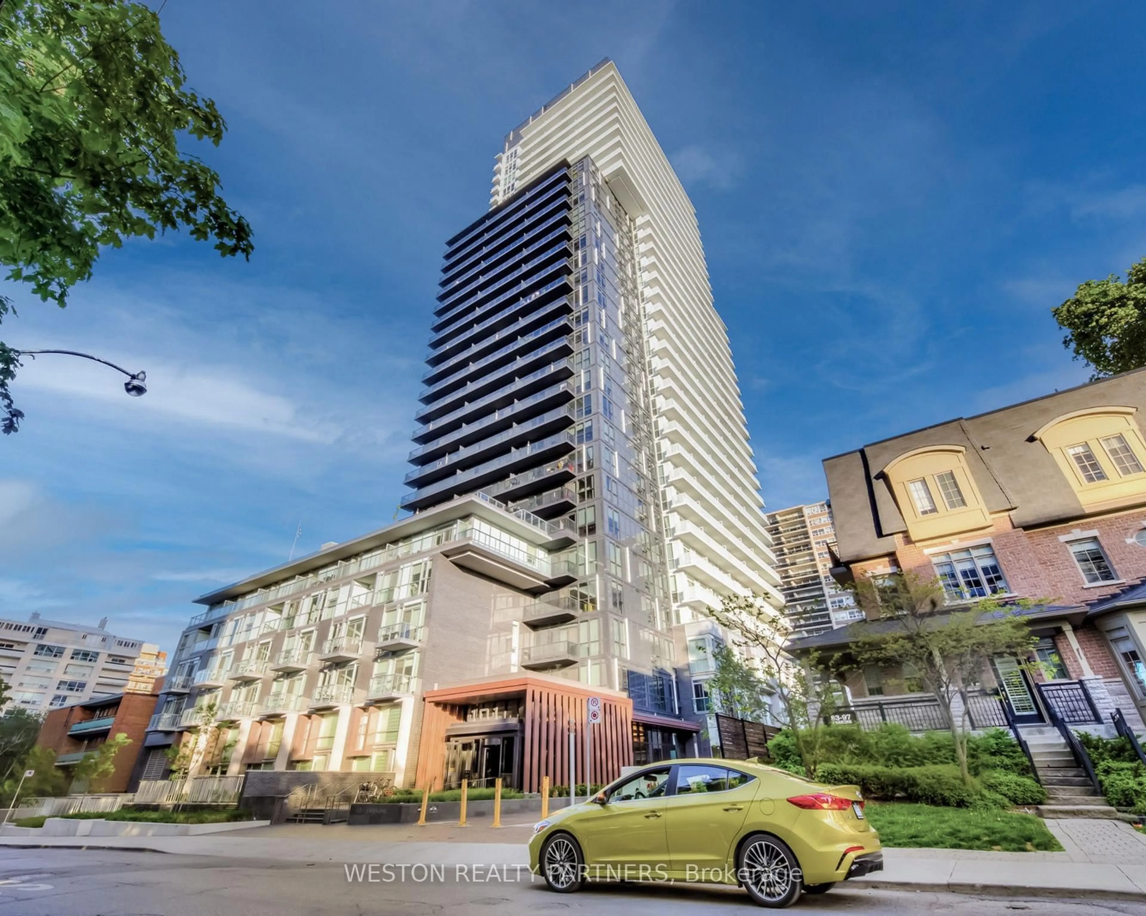 Indoor foyer for 101 Erskine Ave #1110, Toronto Ontario M4P 1Y5