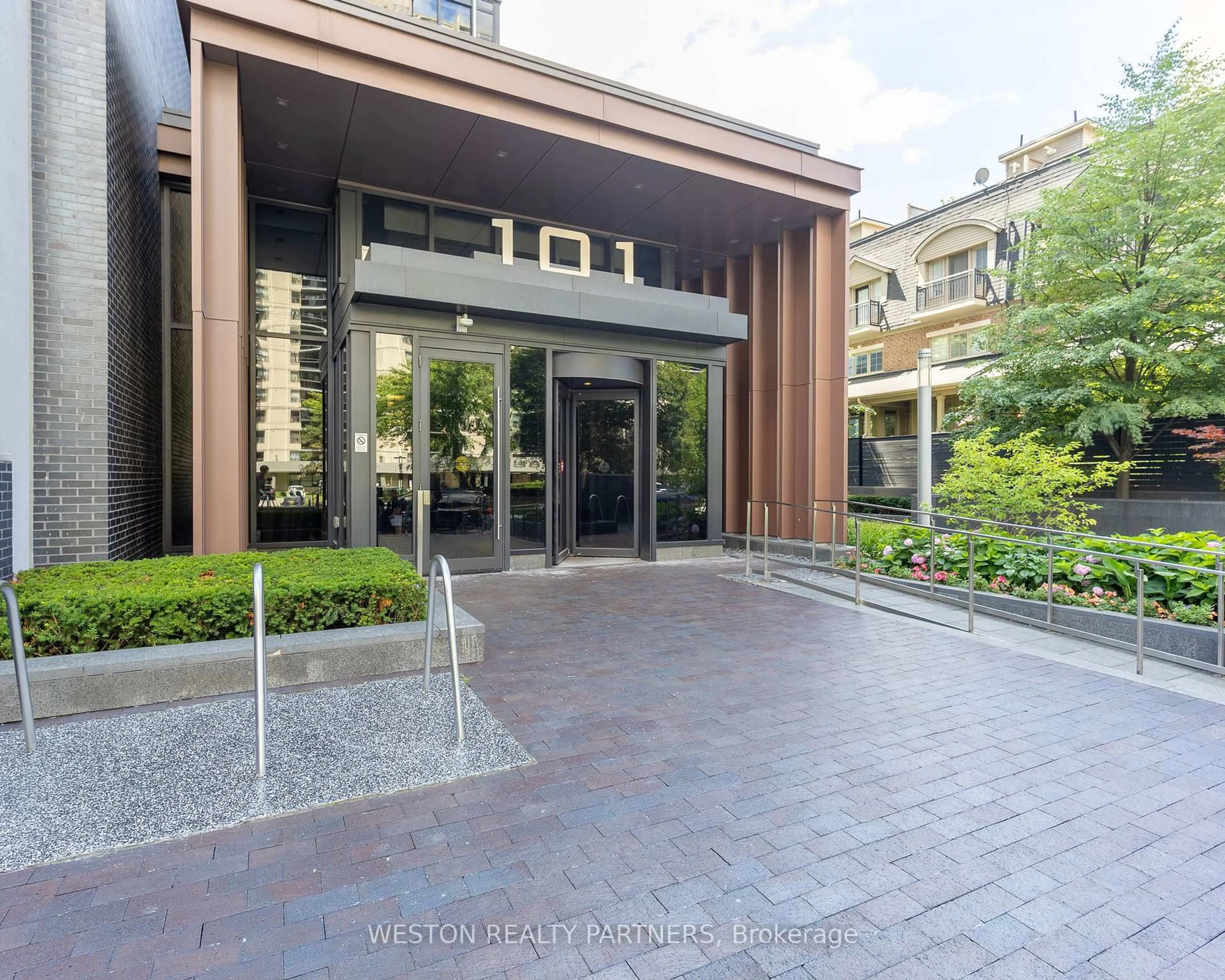 Indoor foyer for 101 Erskine Ave #1110, Toronto Ontario M4P 1Y5