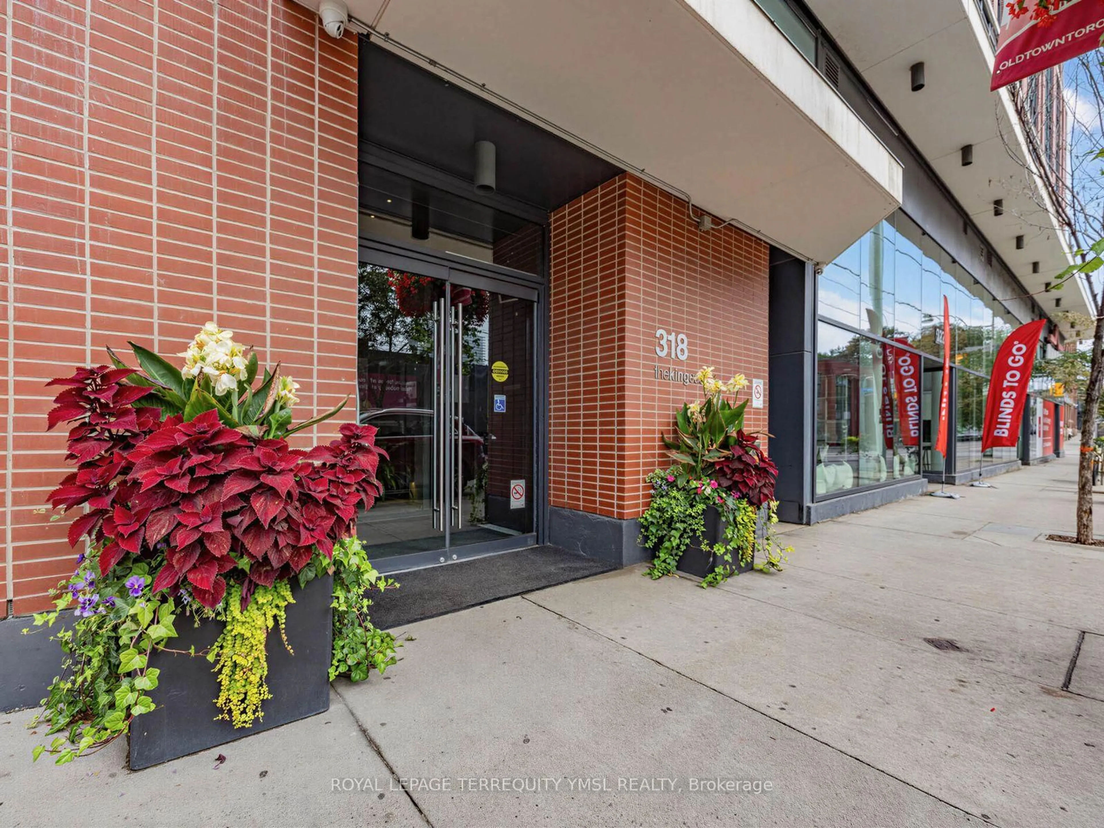 Indoor foyer for 318 King St #308, Toronto Ontario M5A 0C1