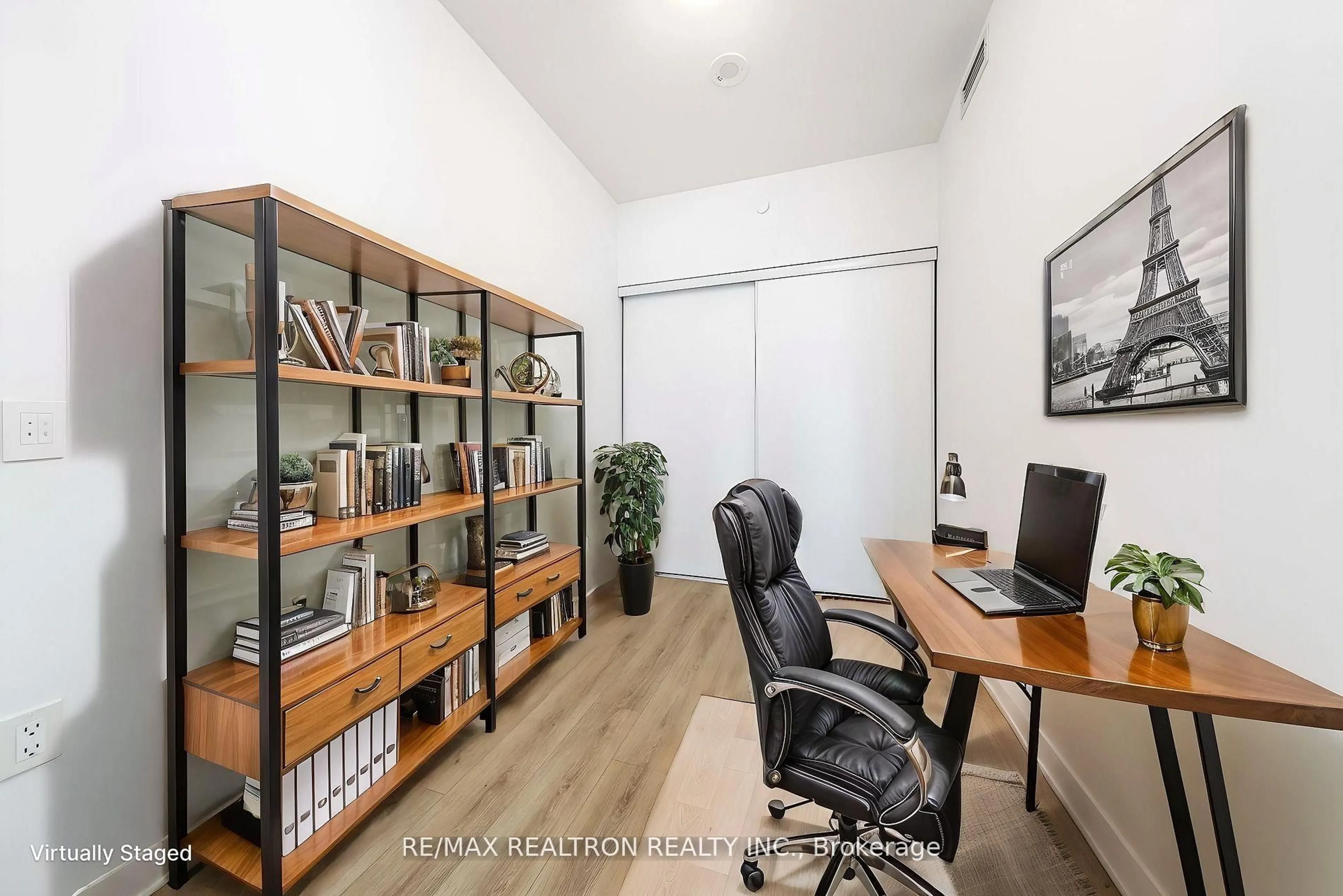 A pic of a room for 50 Dunfield Ave #1917, Toronto Ontario M4S 0E4