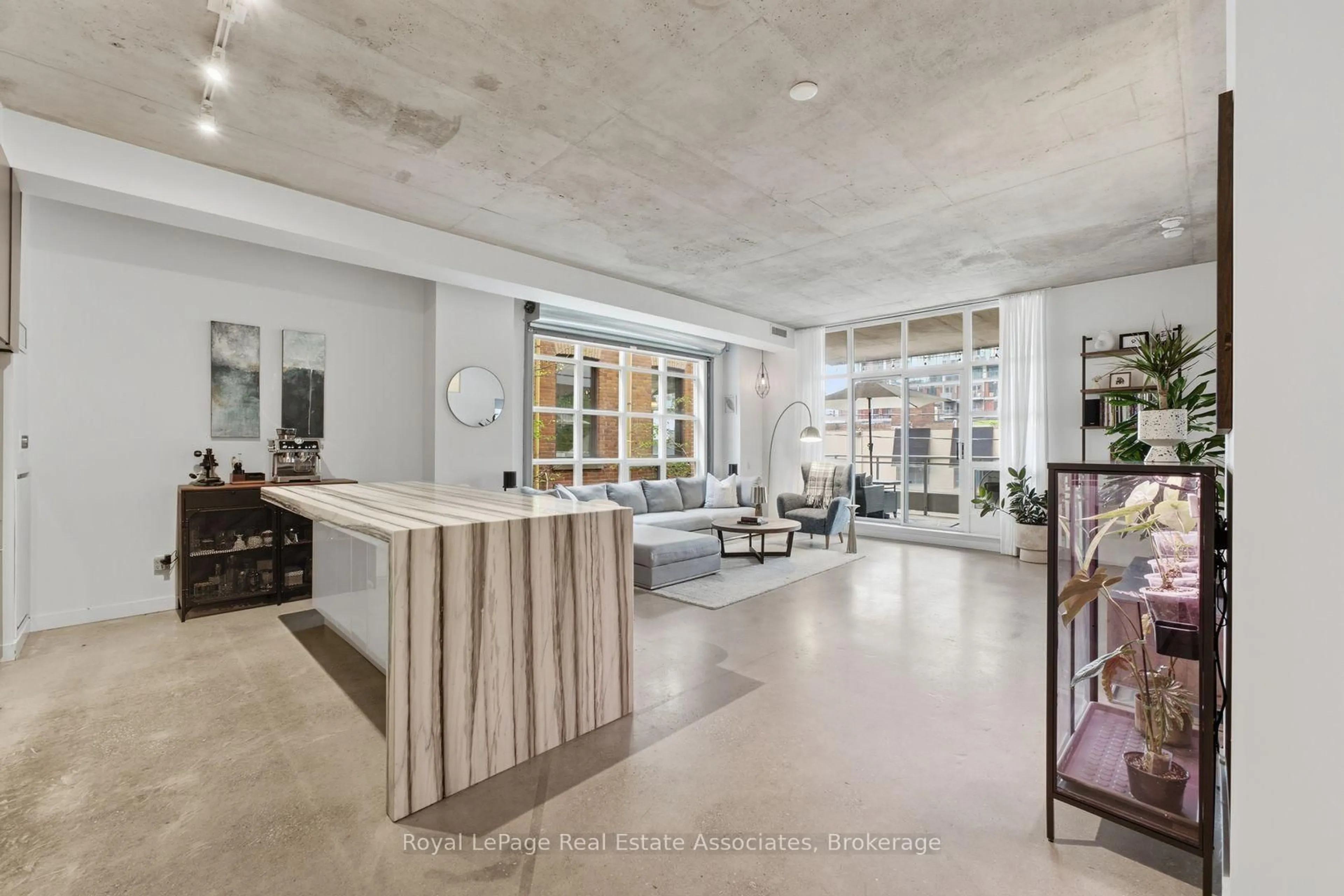 Lobby for 19 Brant St #204, Toronto Ontario M5V 2L2