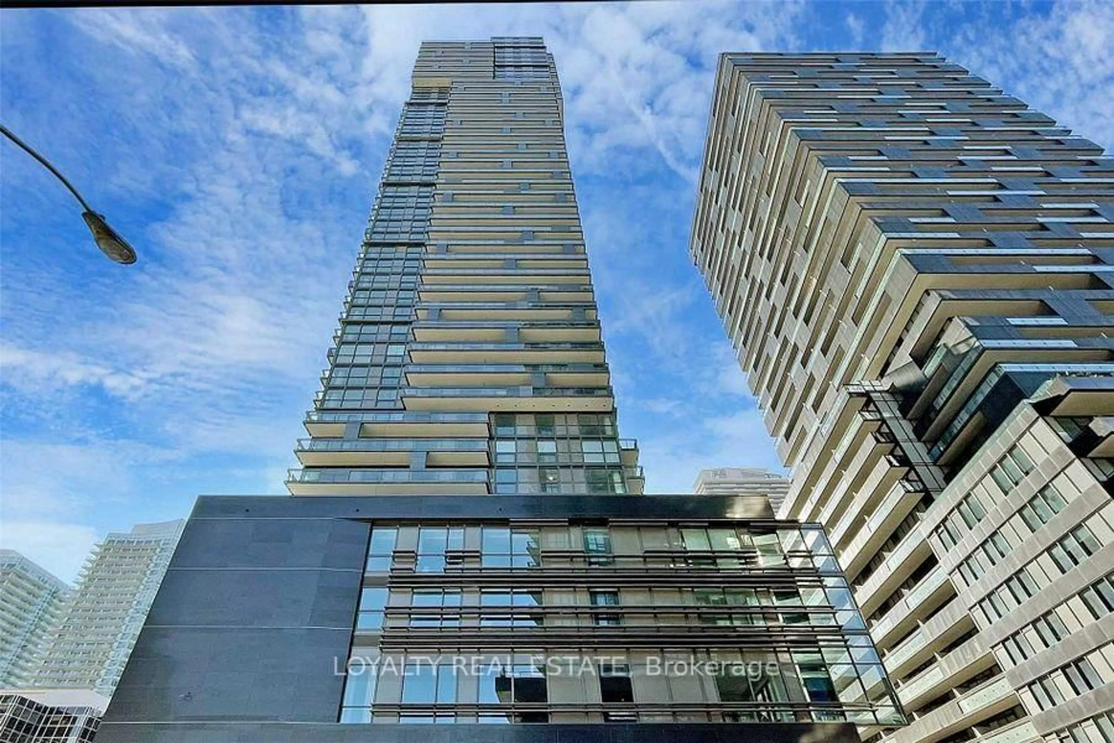 Unknown for 39 Roehampton Ave #1409, Toronto Ontario M4P 1P9