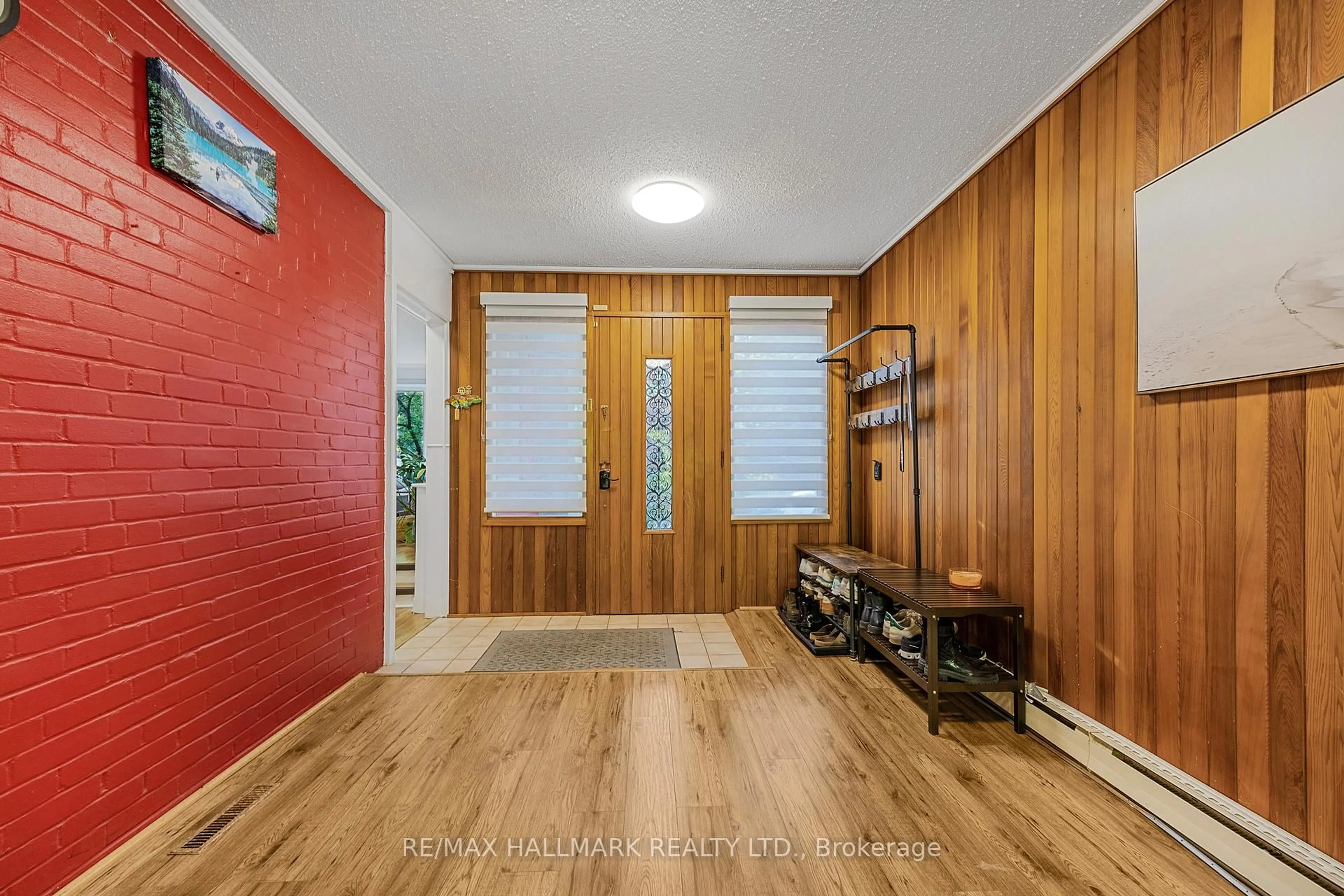 Indoor entryway for 80 Berkinshaw Cres, Toronto Ontario M3B 2T2