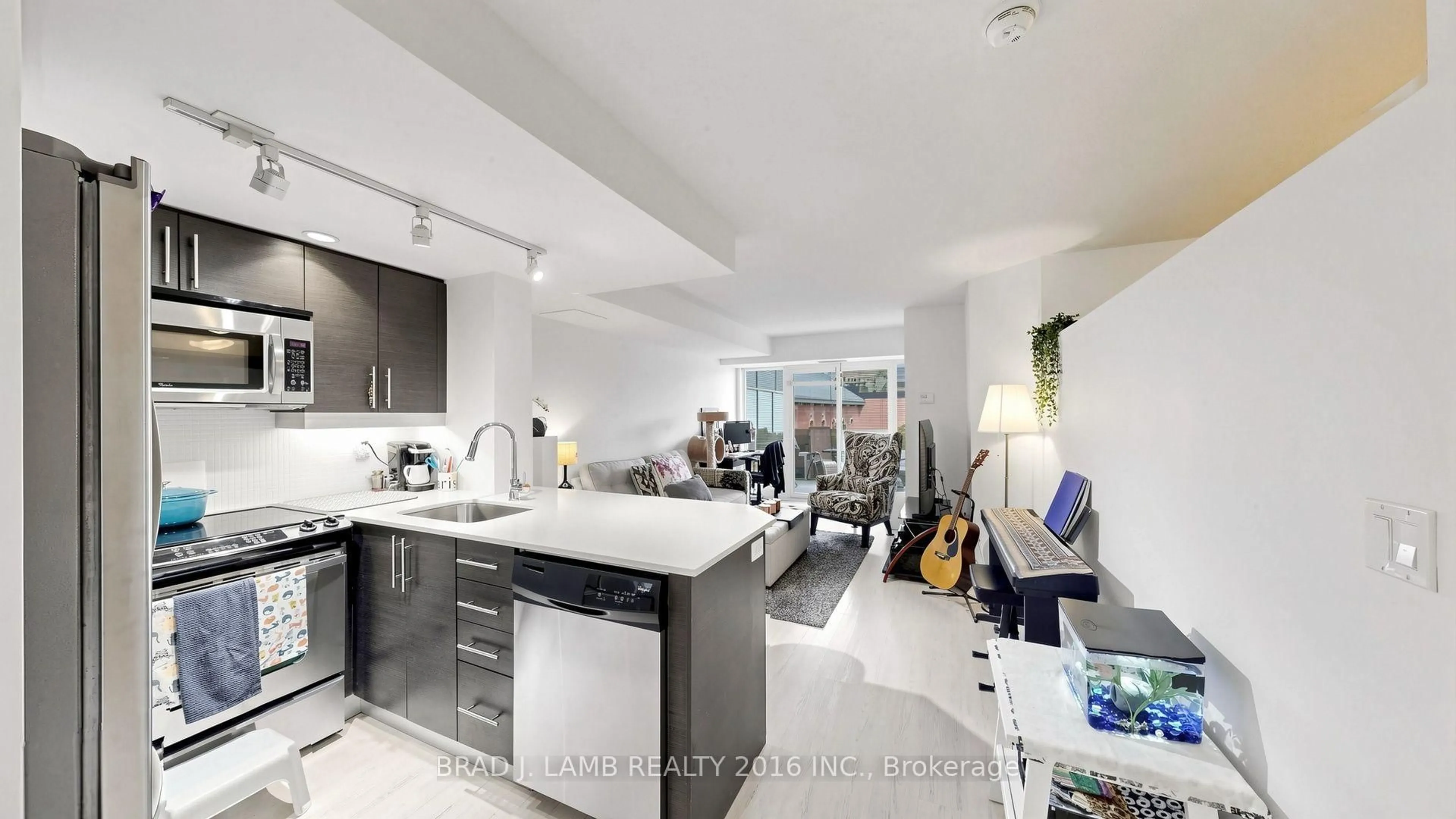 Open concept kitchen, ceramic/tile floor for 65 East Liberty St #414, Toronto Ontario M6K 3R2