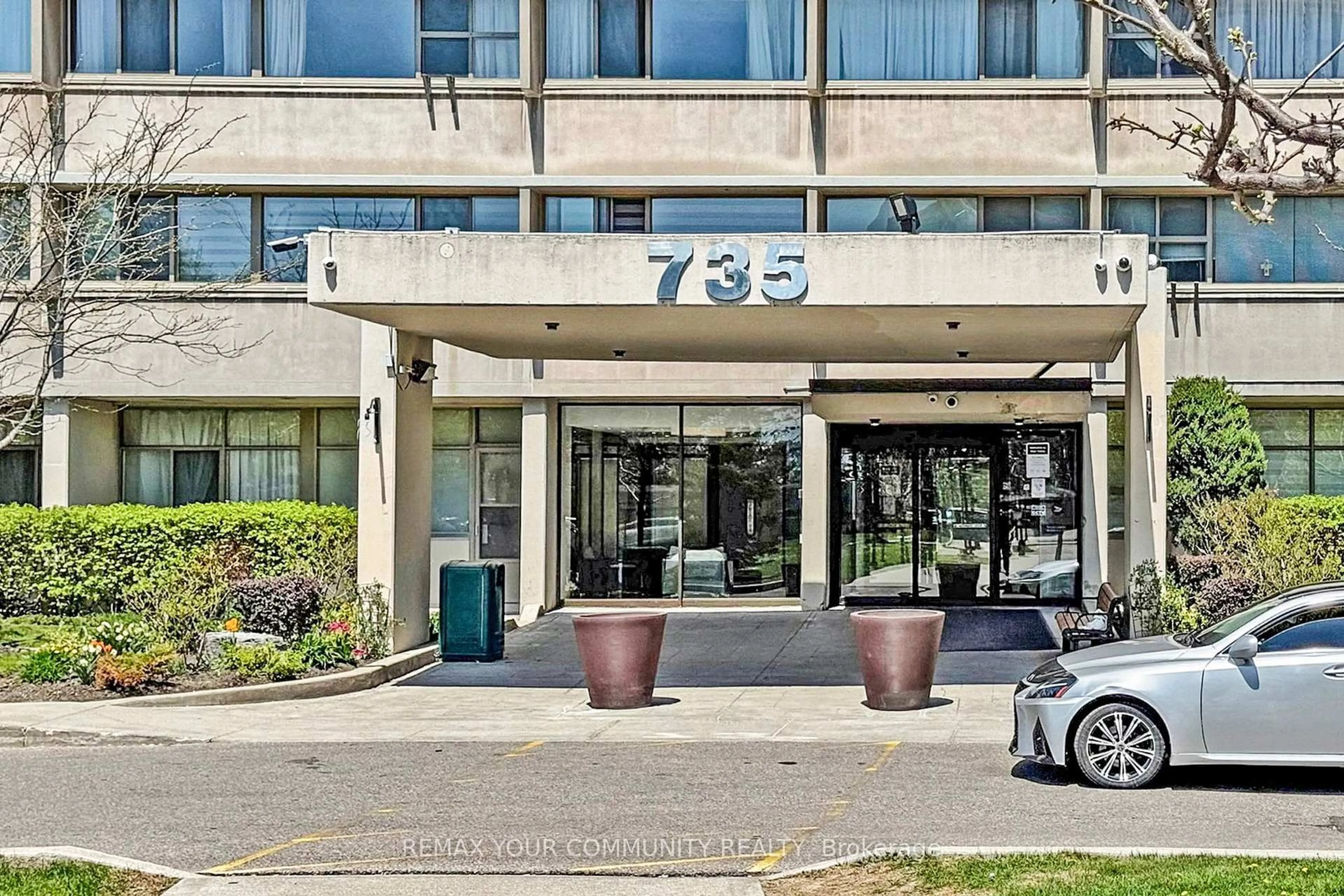 Indoor foyer for 735 Don Mills Rd #2108, Toronto Ontario M3C 1T1