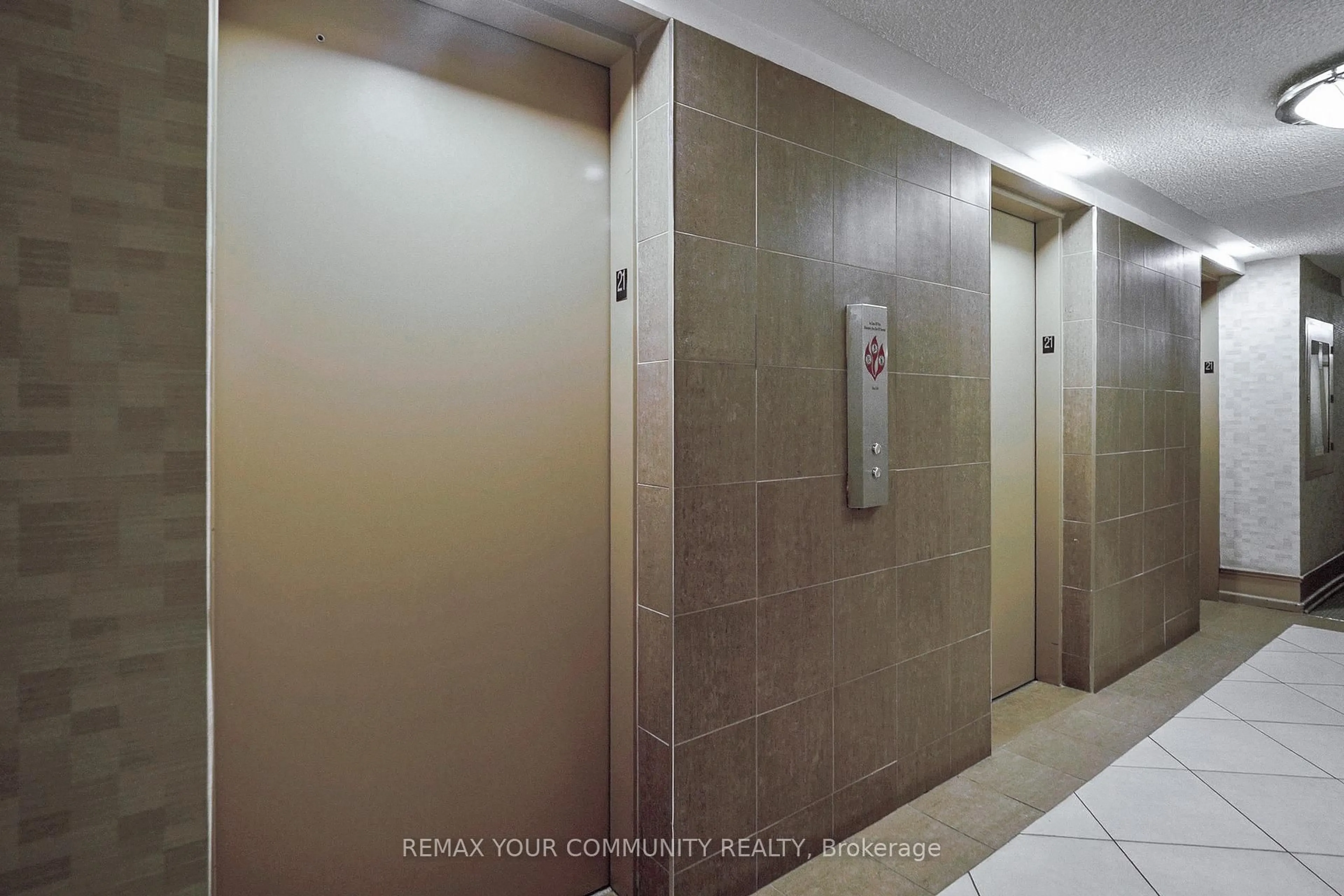 Indoor foyer for 735 Don Mills Rd #2108, Toronto Ontario M3C 1T1