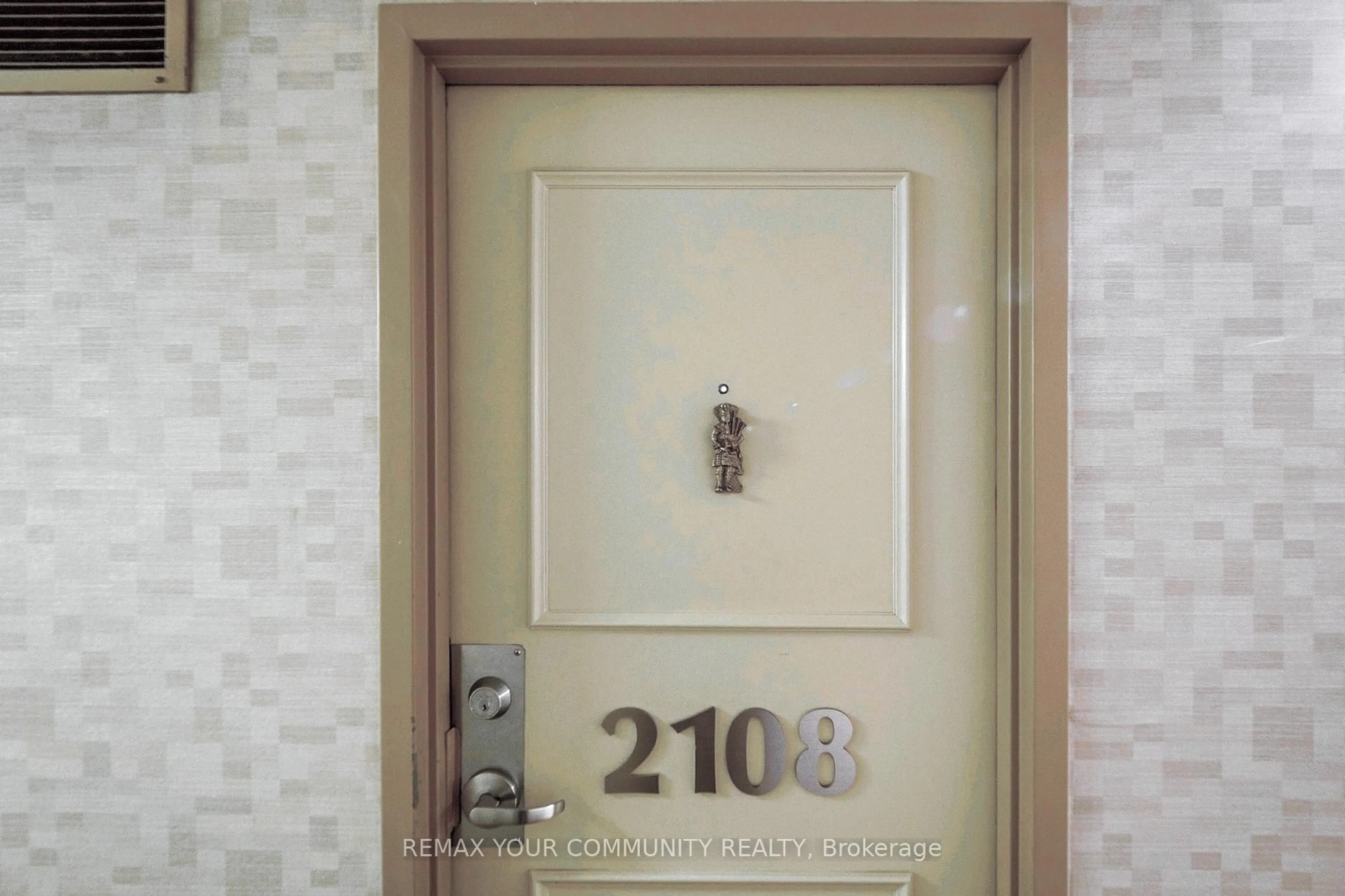 Indoor entryway for 735 Don Mills Rd #2108, Toronto Ontario M3C 1T1