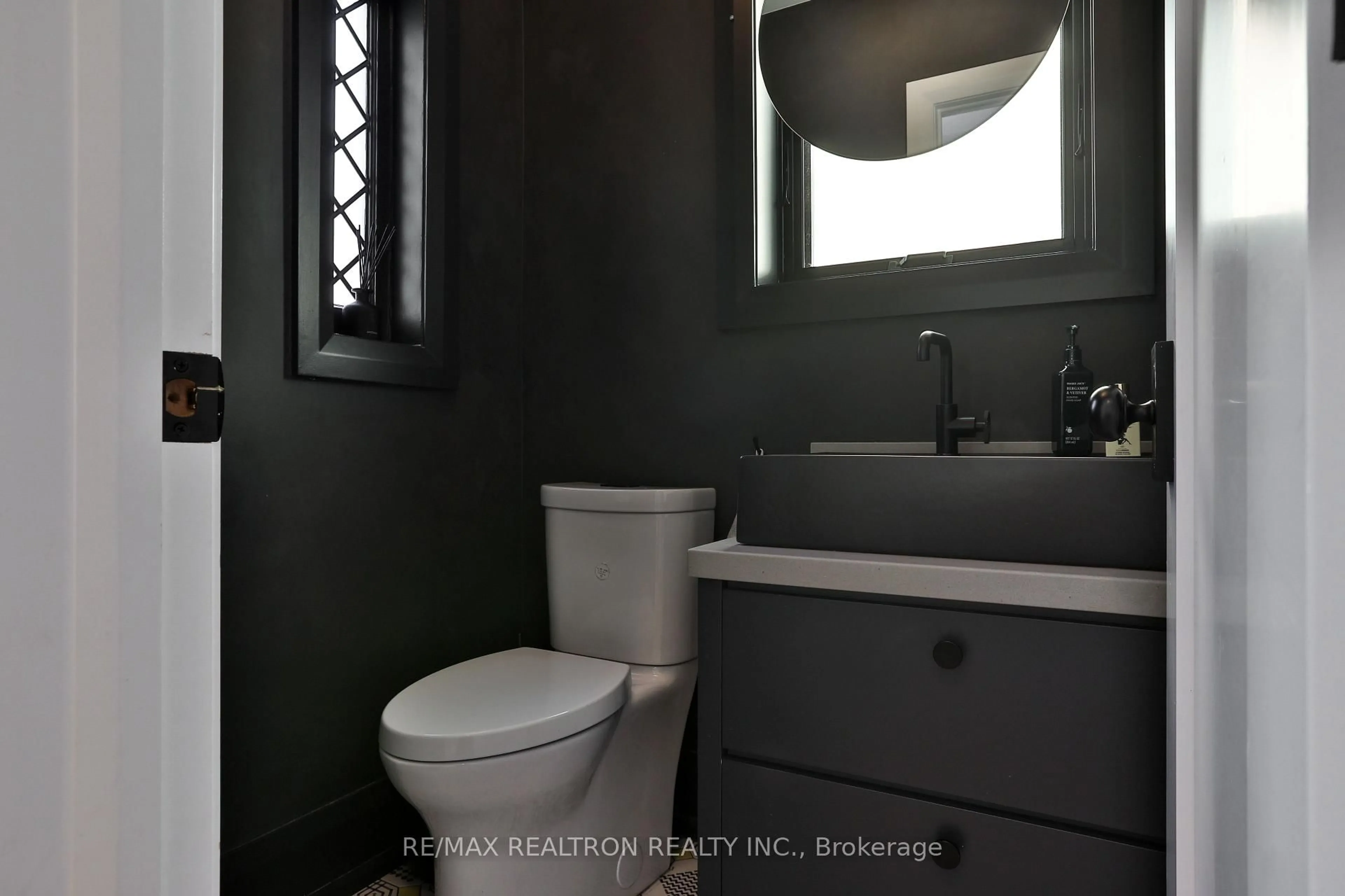 Standard bathroom, ceramic/tile floor for 46 Gloucester Grve, Toronto Ontario M6C 2A1