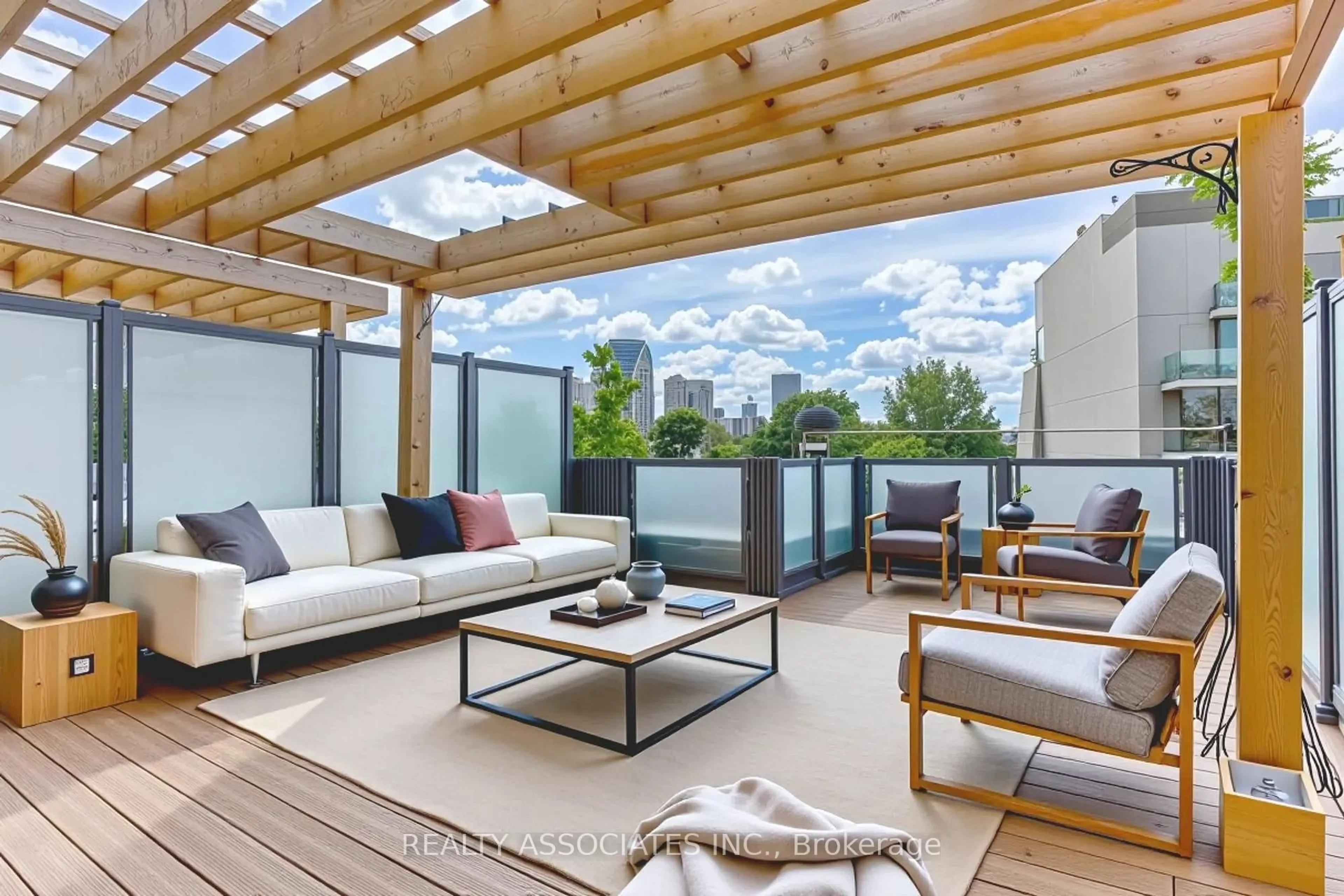 Patio, unknown for 270 Davenport Rd #TH3, Toronto Ontario M5R 0C1