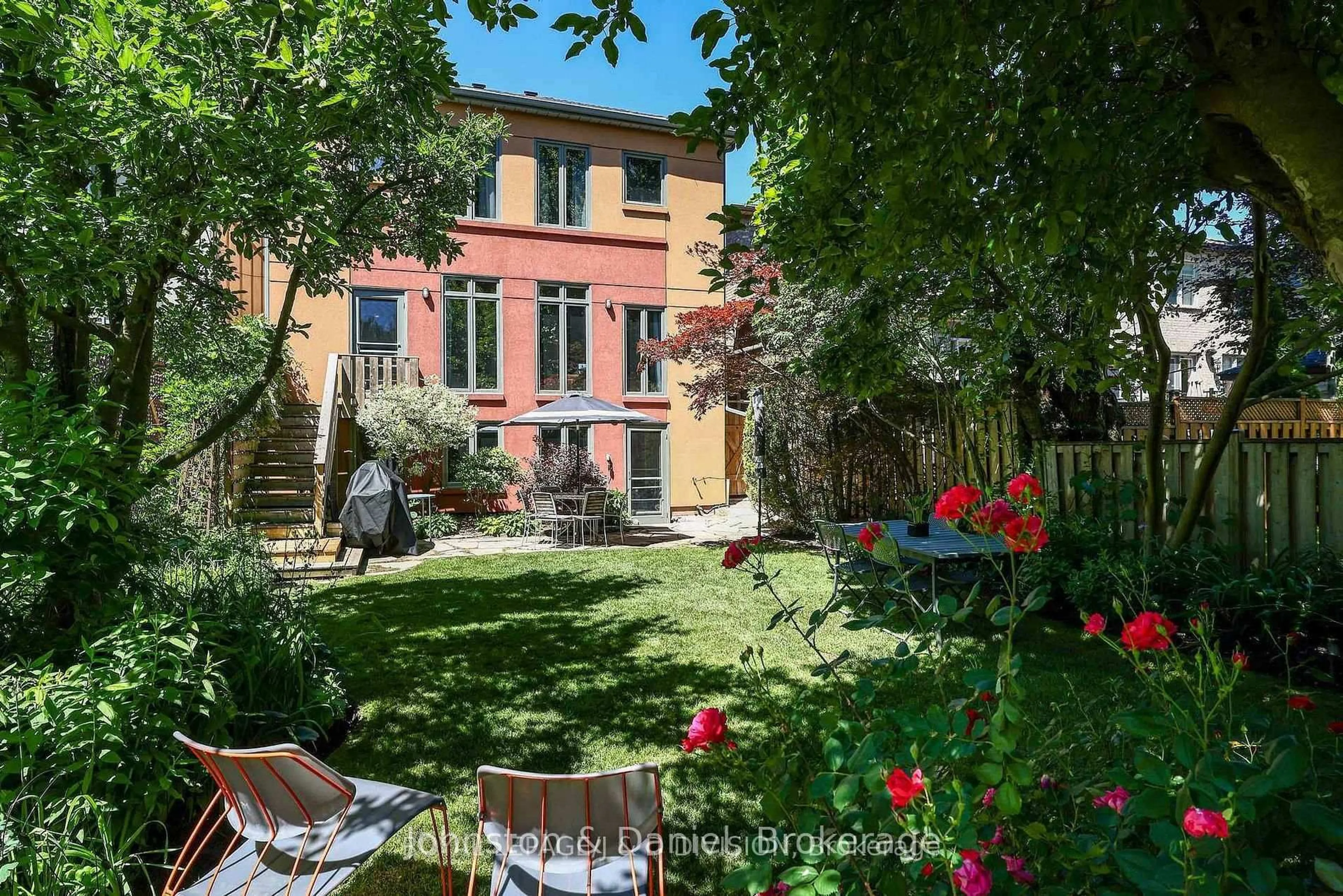 Patio, street for 181 Rumsey Rd, Toronto Ontario M4G 1P4