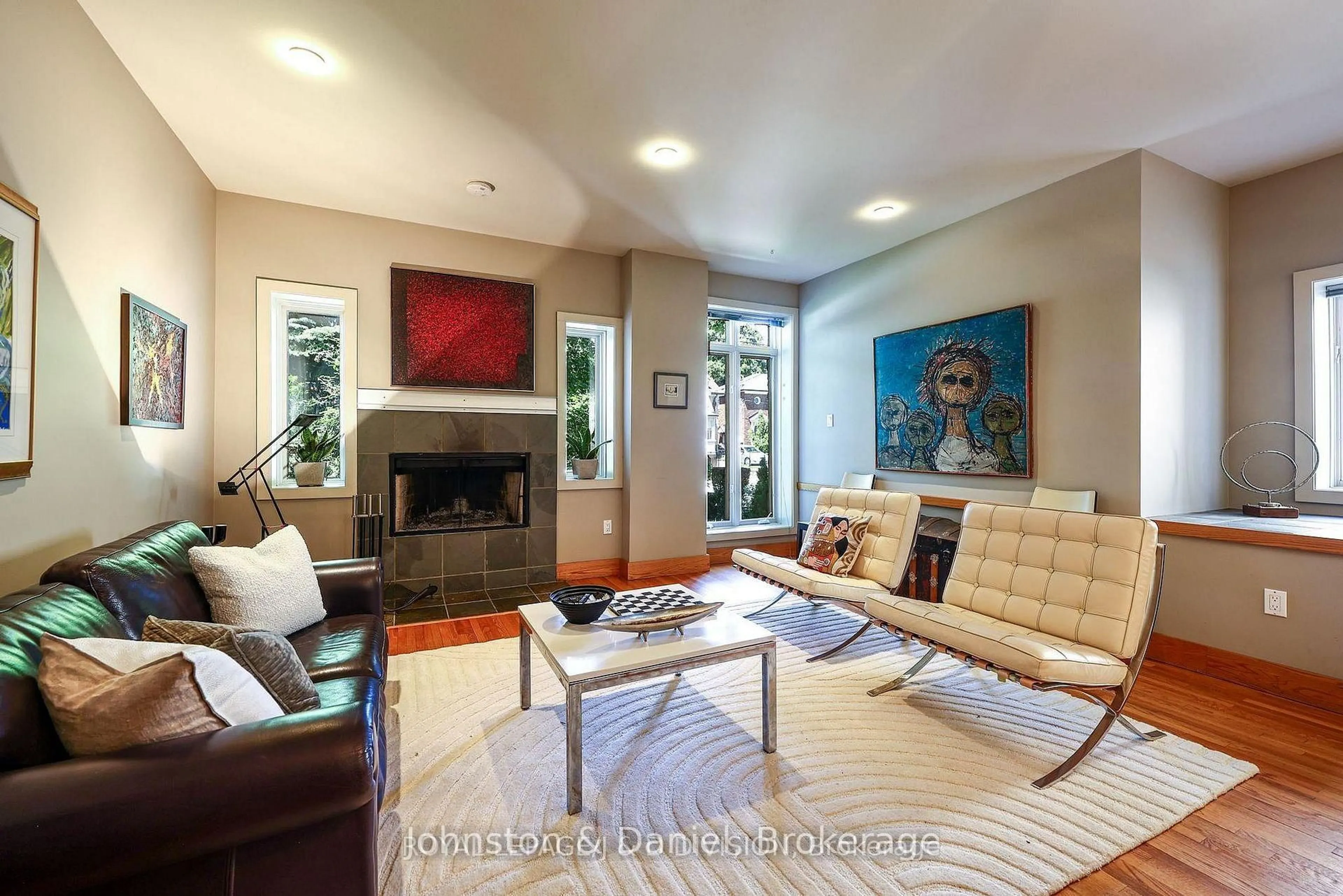 Living room with furniture, unknown for 181 Rumsey Rd, Toronto Ontario M4G 1P4