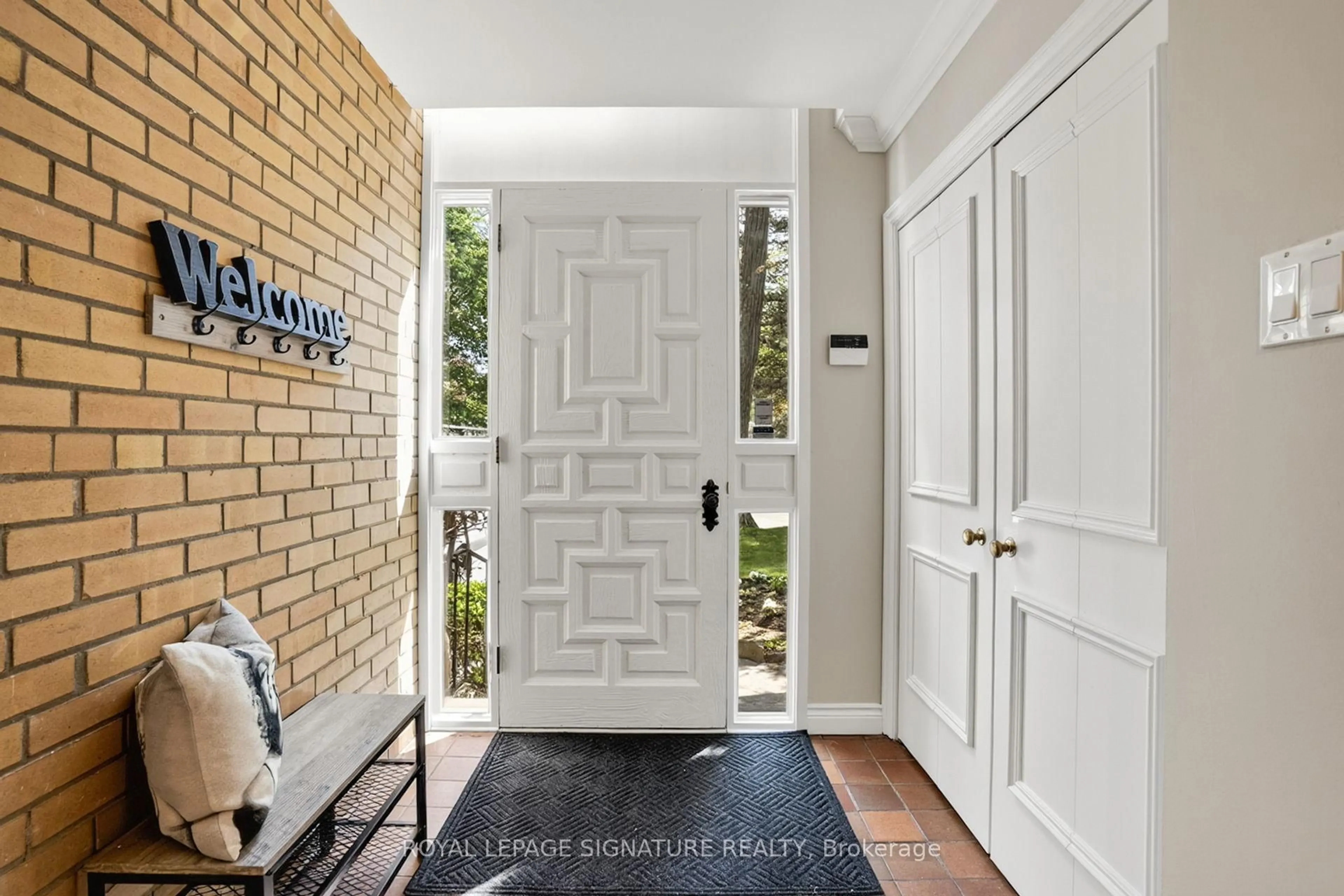 Indoor entryway for 43 Sagebrush Lane, Toronto Ontario M3A 1X4