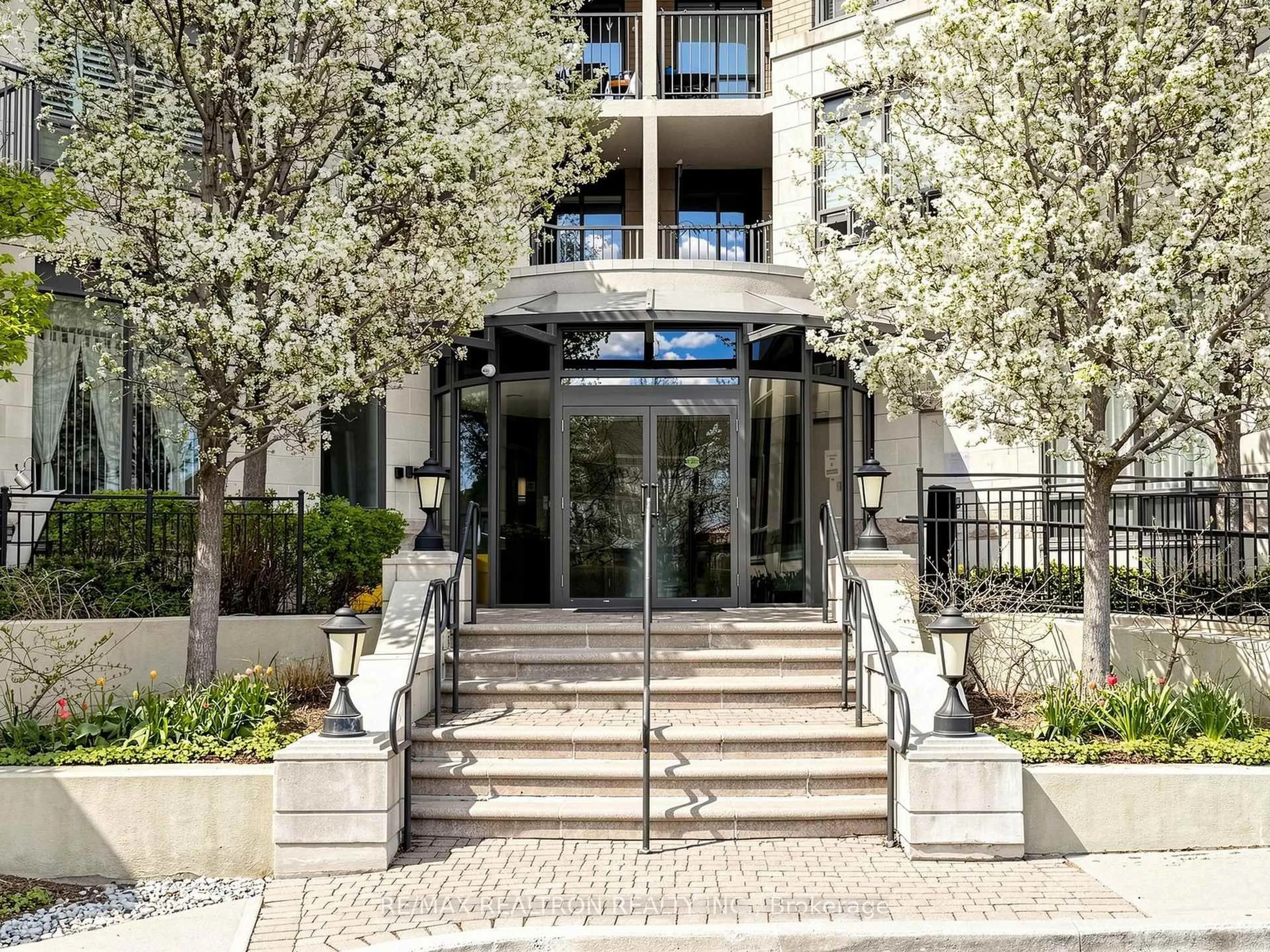 Indoor foyer for 16 Dallimore Circ #414, Toronto Ontario M3C 4C4