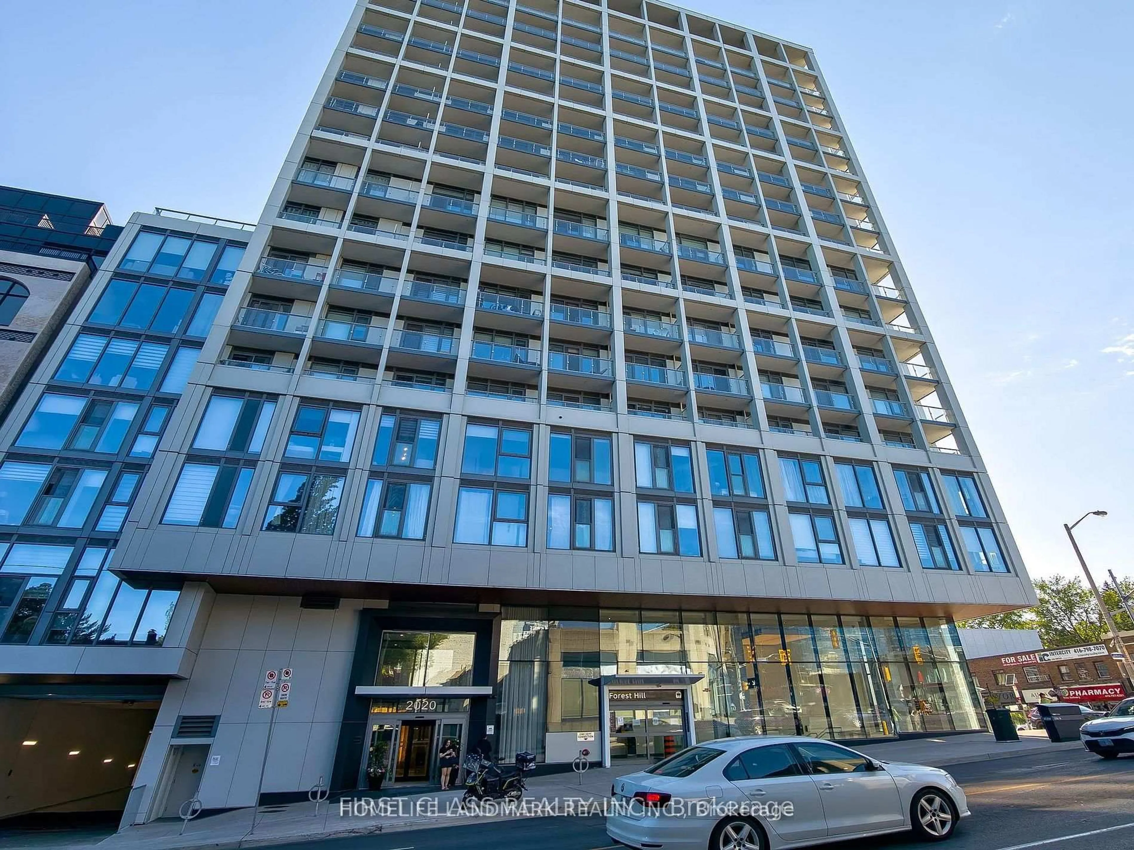 Indoor foyer for 2020 Bathurst St #535, Toronto Ontario M5P 0A6