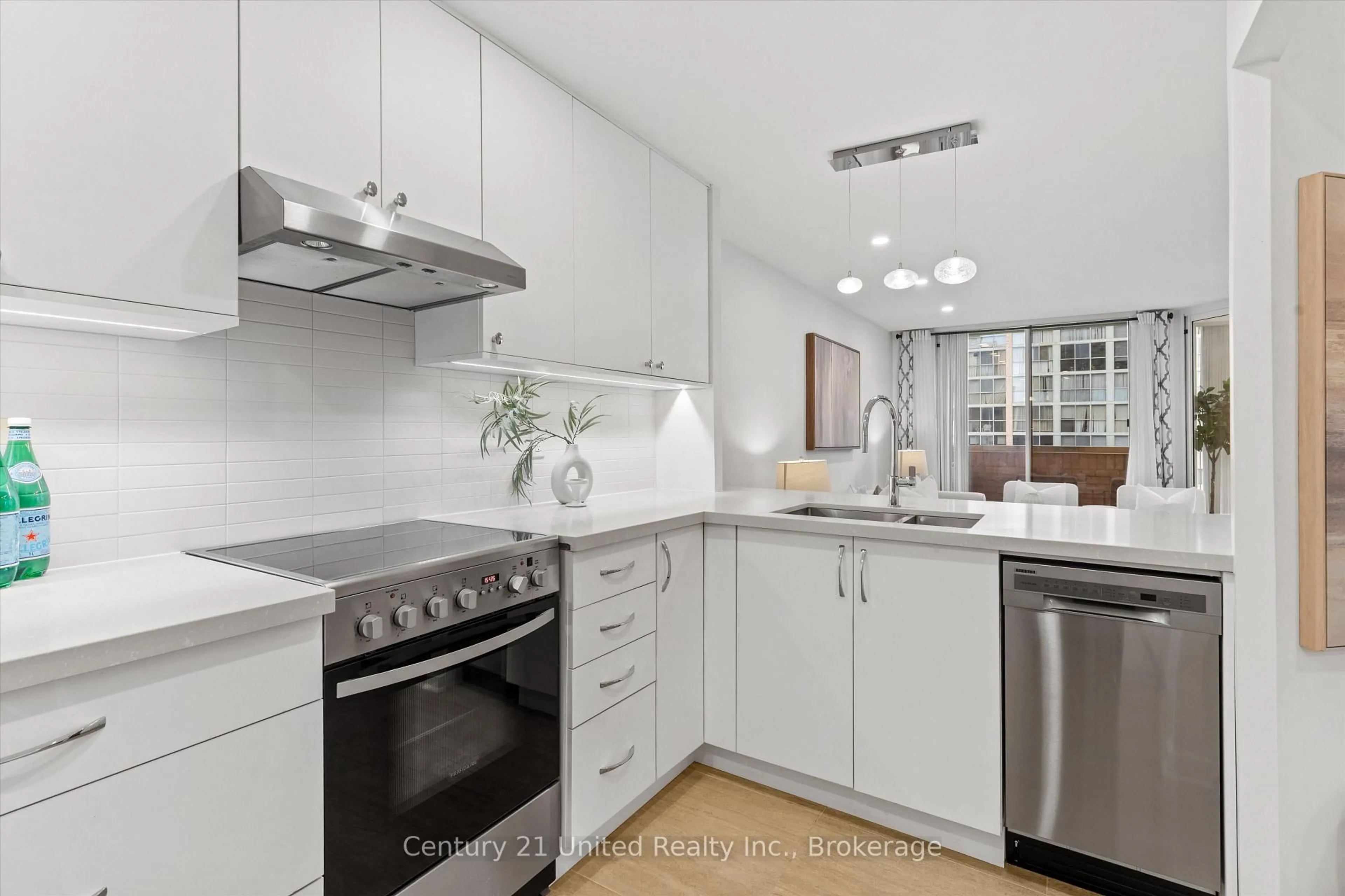 Standard kitchen, ceramic/tile floor for 60 Homewood Ave #504, Toronto Ontario M4Y 2X4