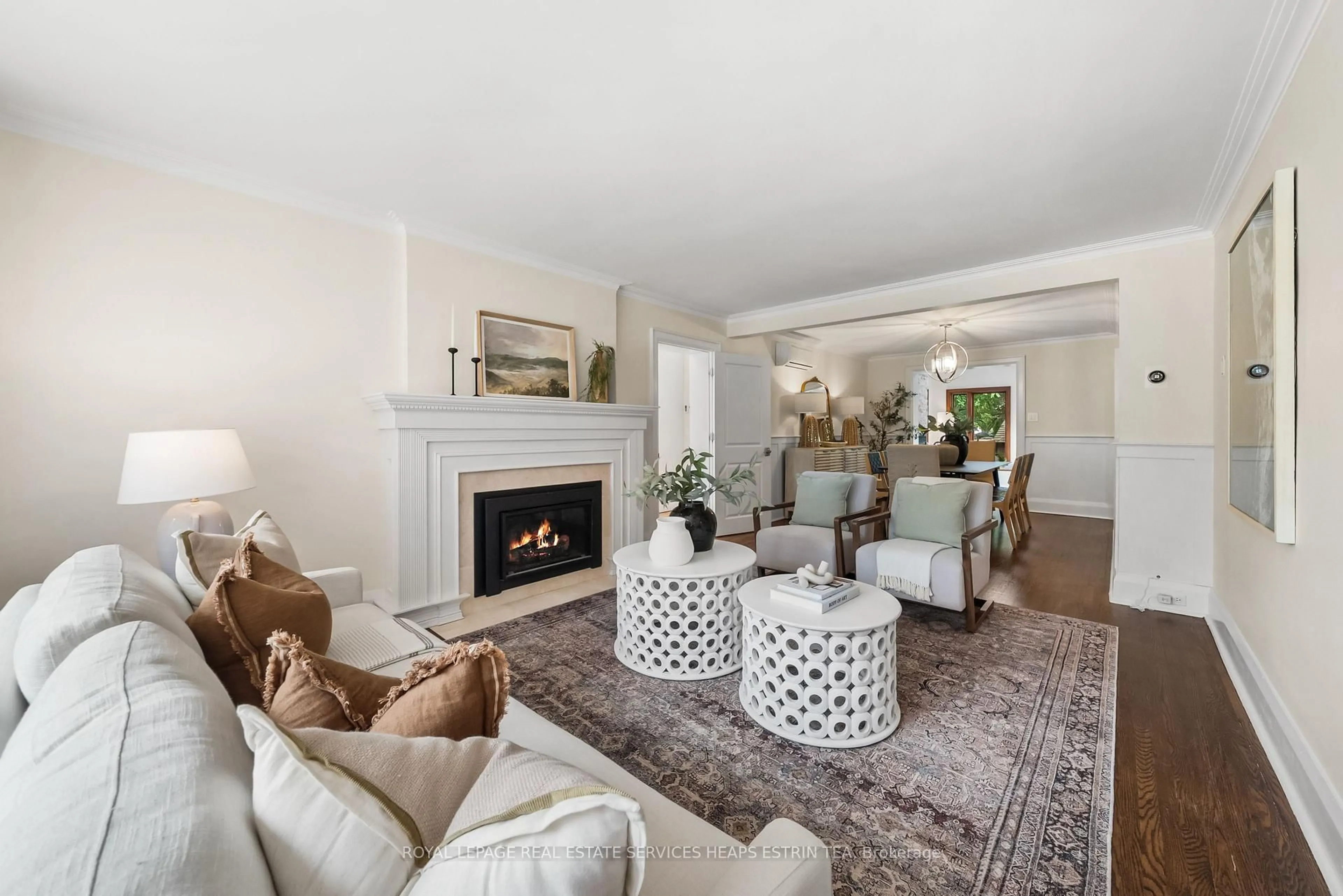 Living room with furniture, unknown for 112 Southvale Dr, Toronto Ontario M4G 1G7