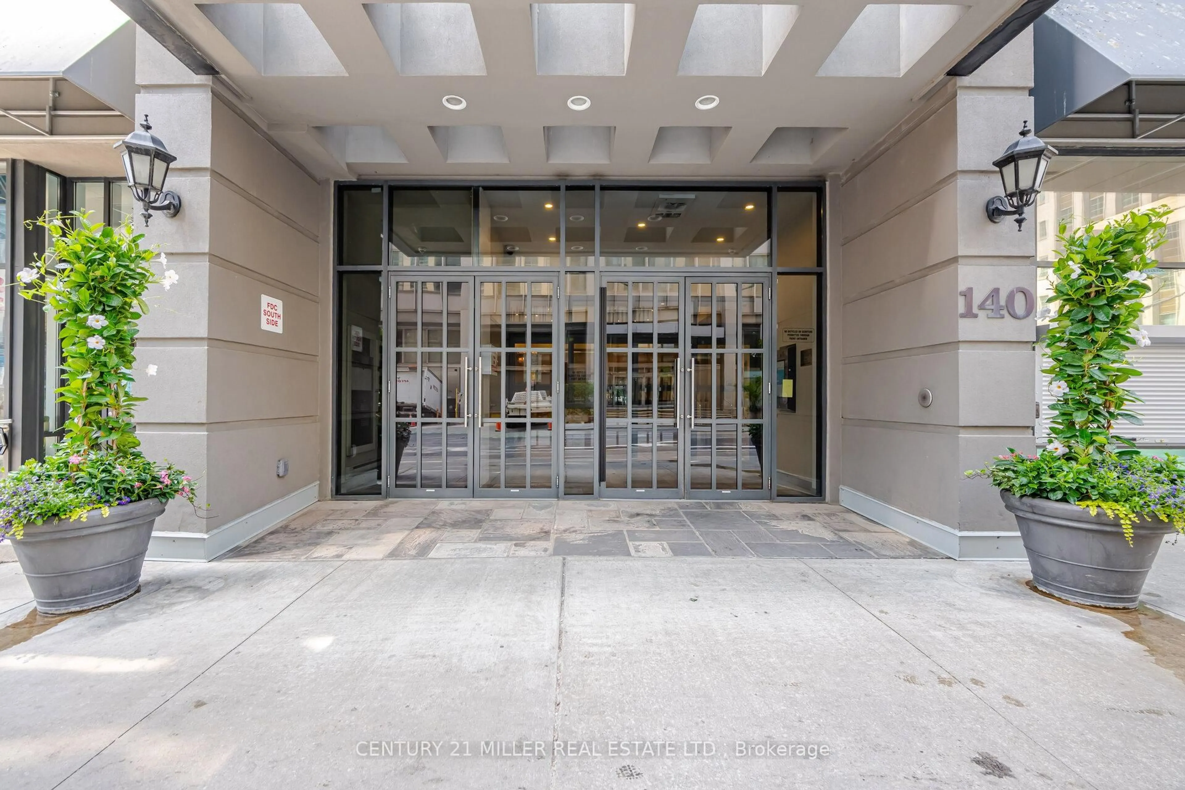 Indoor foyer for 140 Simcoe Rd #-12, Toronto Ontario M5H 4E9