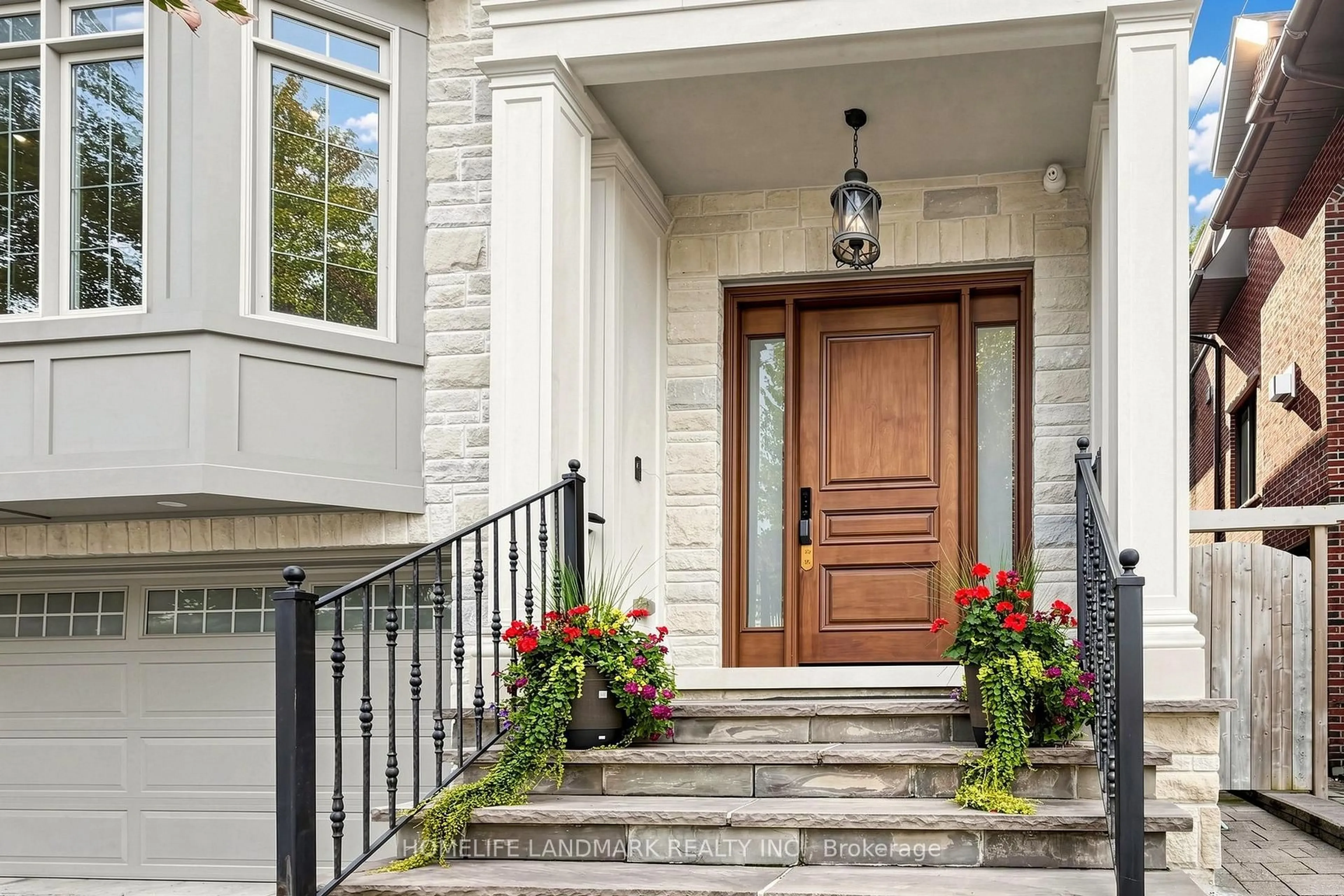 Indoor entryway for 120 Estelle Ave, Toronto Ontario M2N 5H5