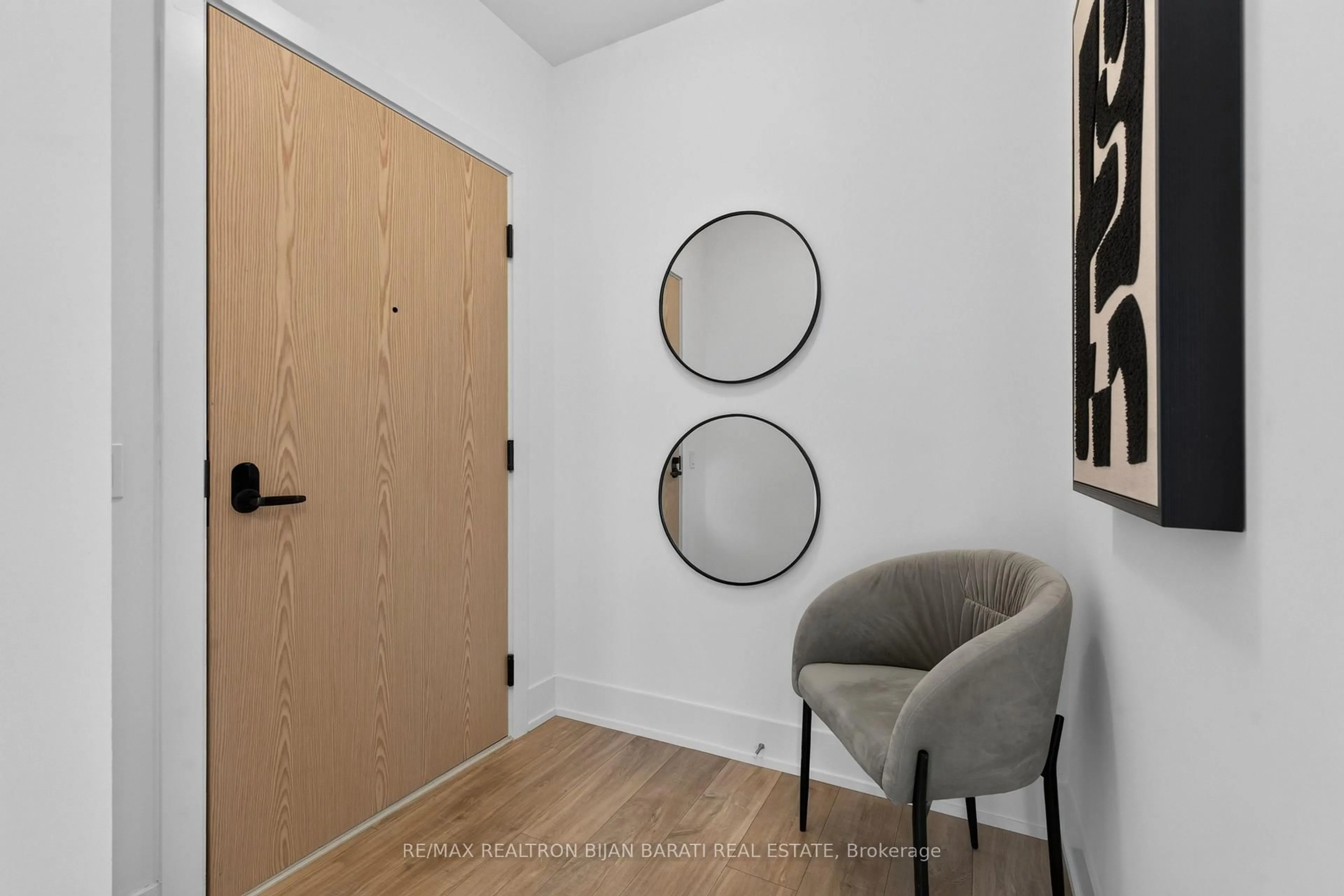 Indoor entryway for 10 INN ON THE PARK Dr #3104, Toronto Ontario M3C 0P9