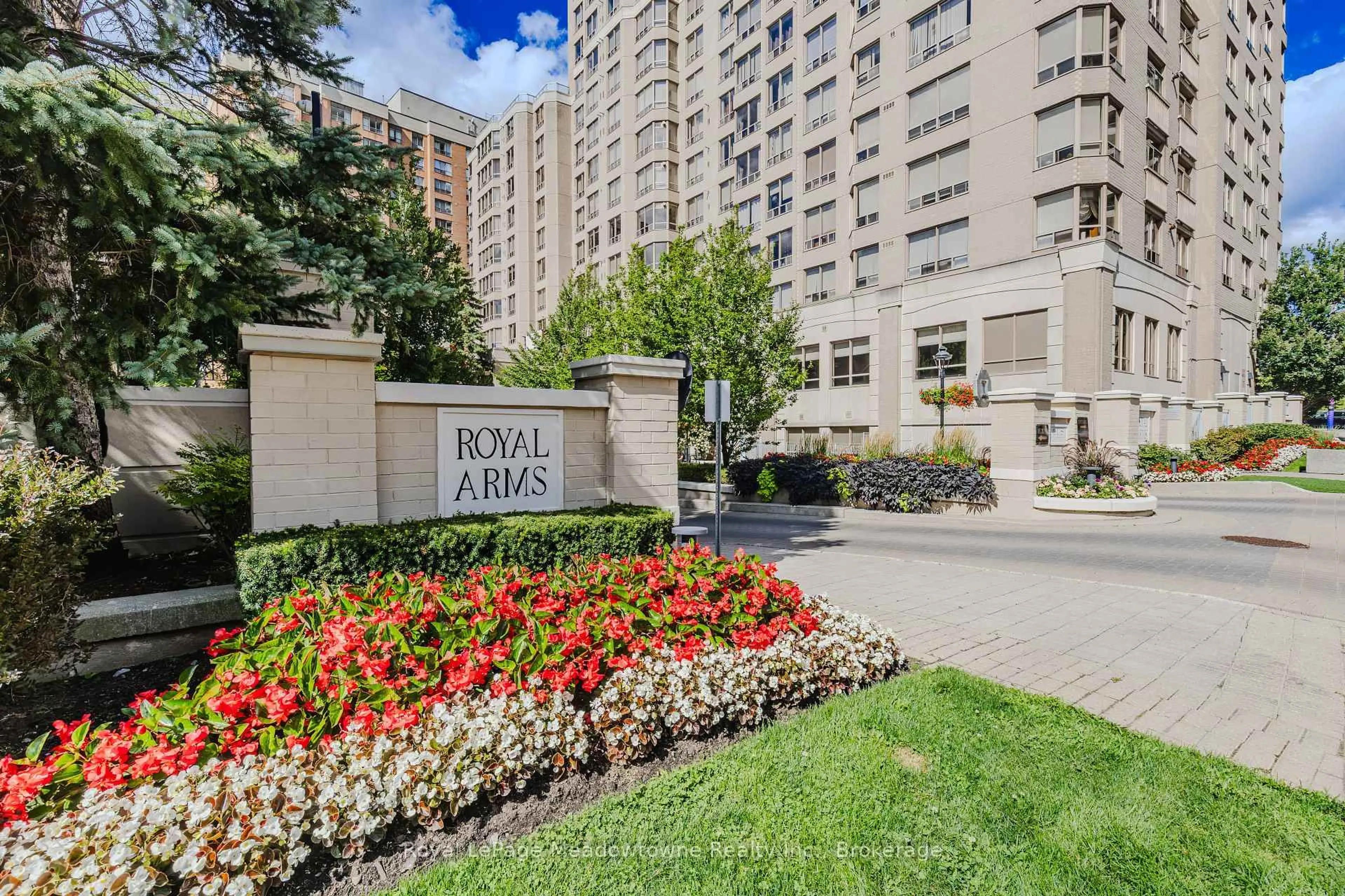 Indoor foyer for 5418 Yonge St #1016, Toronto Ontario M2N 6X4
