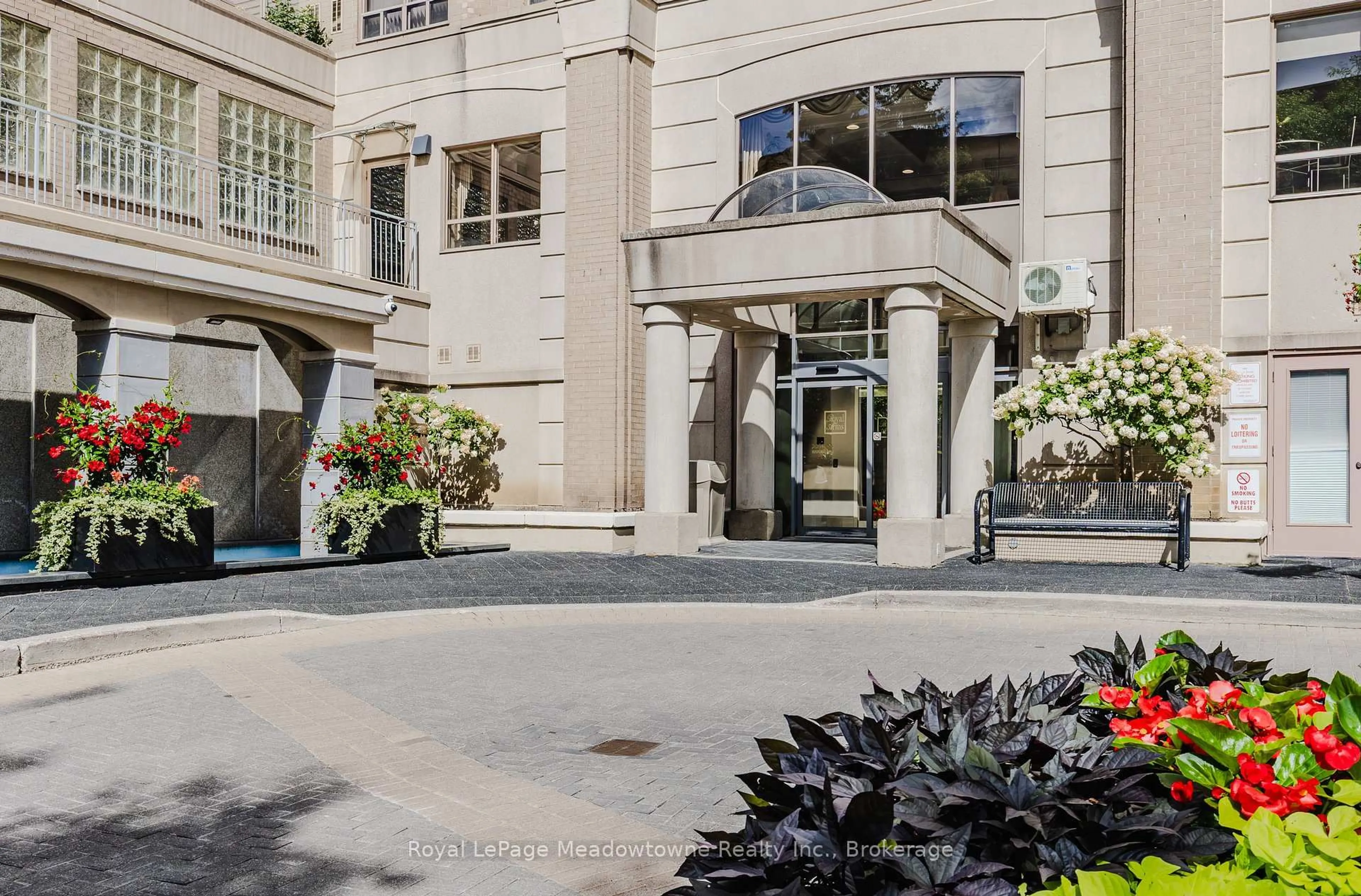 Indoor foyer for 5418 Yonge St #1016, Toronto Ontario M2N 6X4