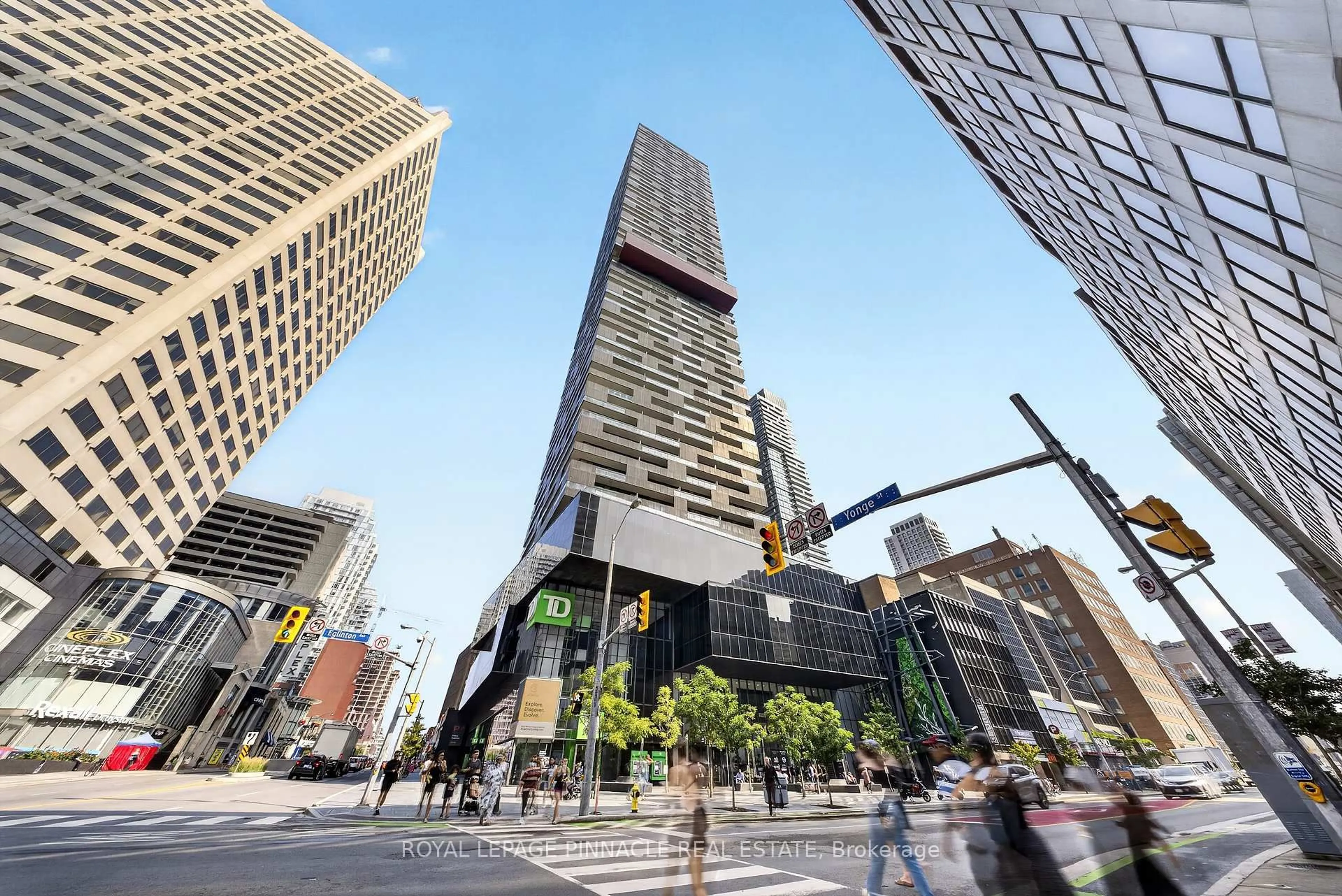 Unknown for 8 Eglinton Ave #2002, Toronto Ontario M4P 0C1