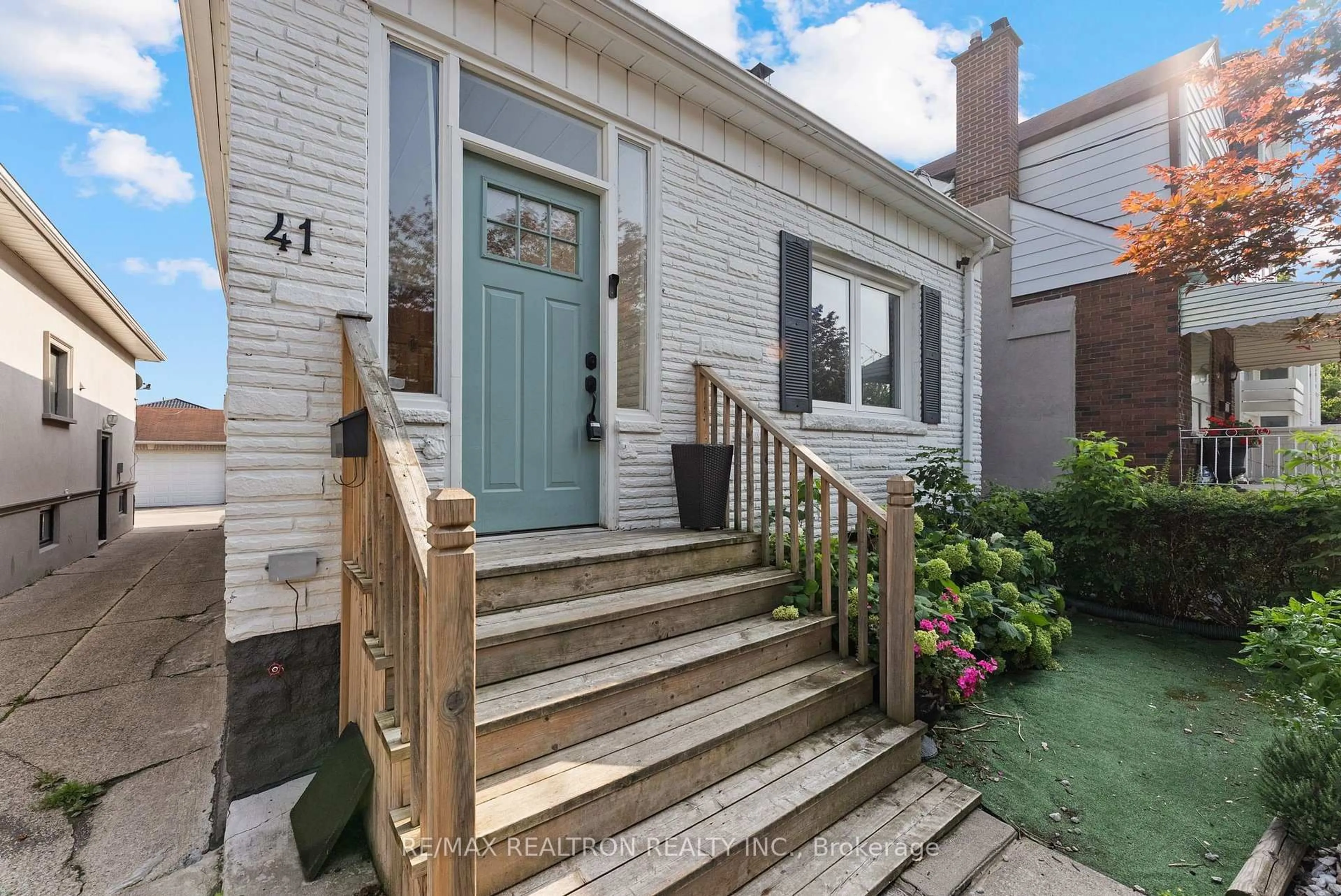 Unknown for 41 Ashbury Ave, Toronto Ontario M6E 1V6