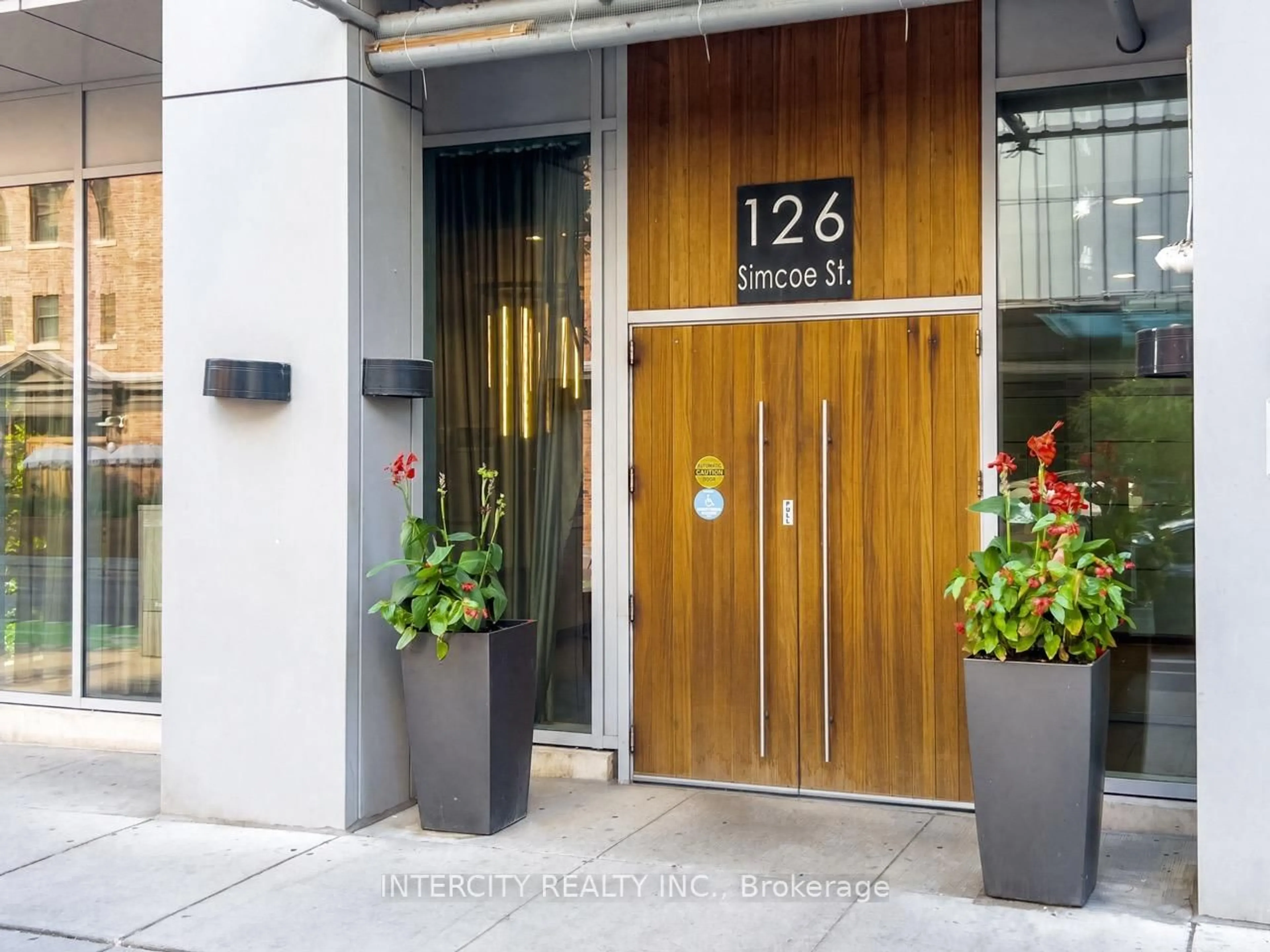 Indoor entryway for 126 Simcoe St #2503, Toronto Ontario M5H 4E6