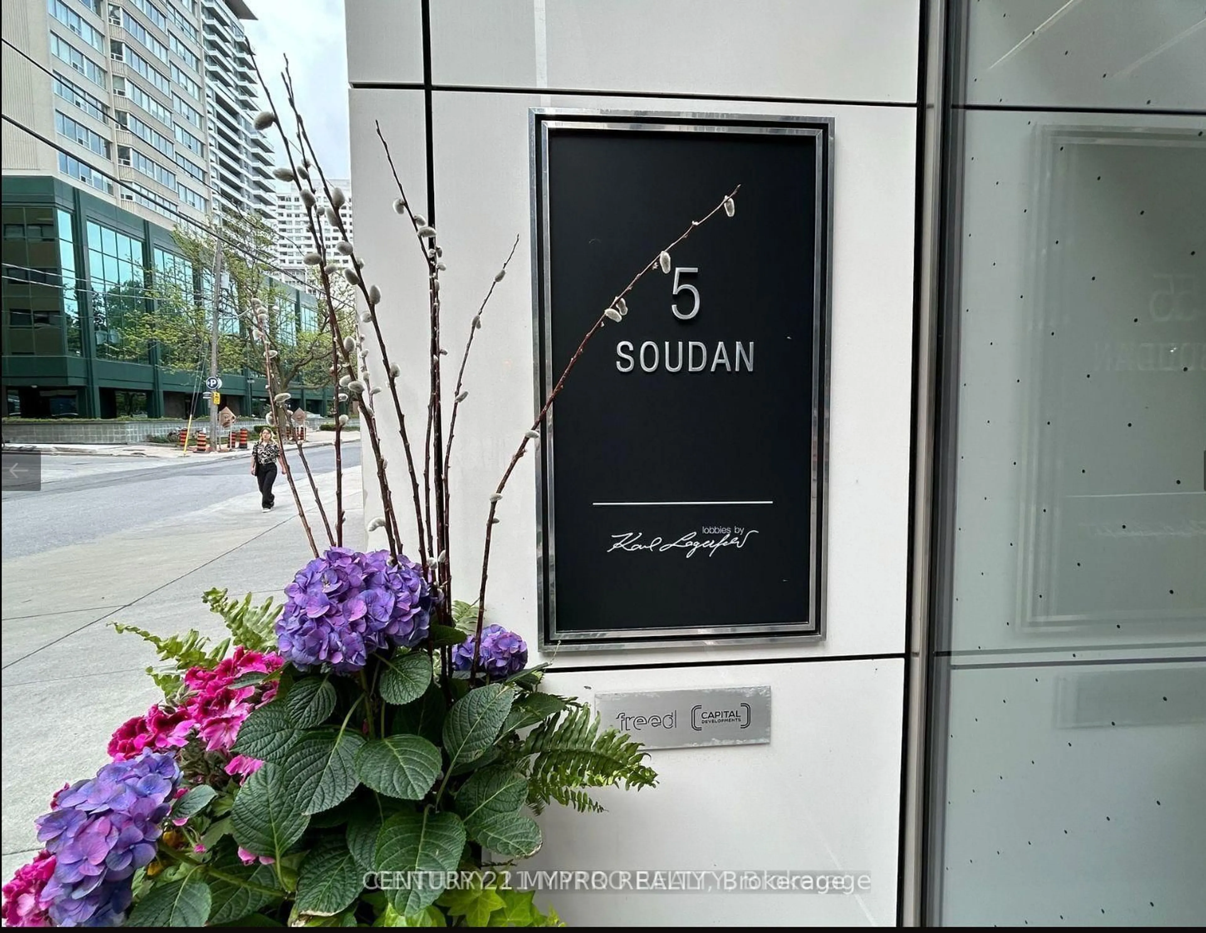 Indoor foyer for 5 Soudan Ave #1910, Toronto Ontario M4S 0B1