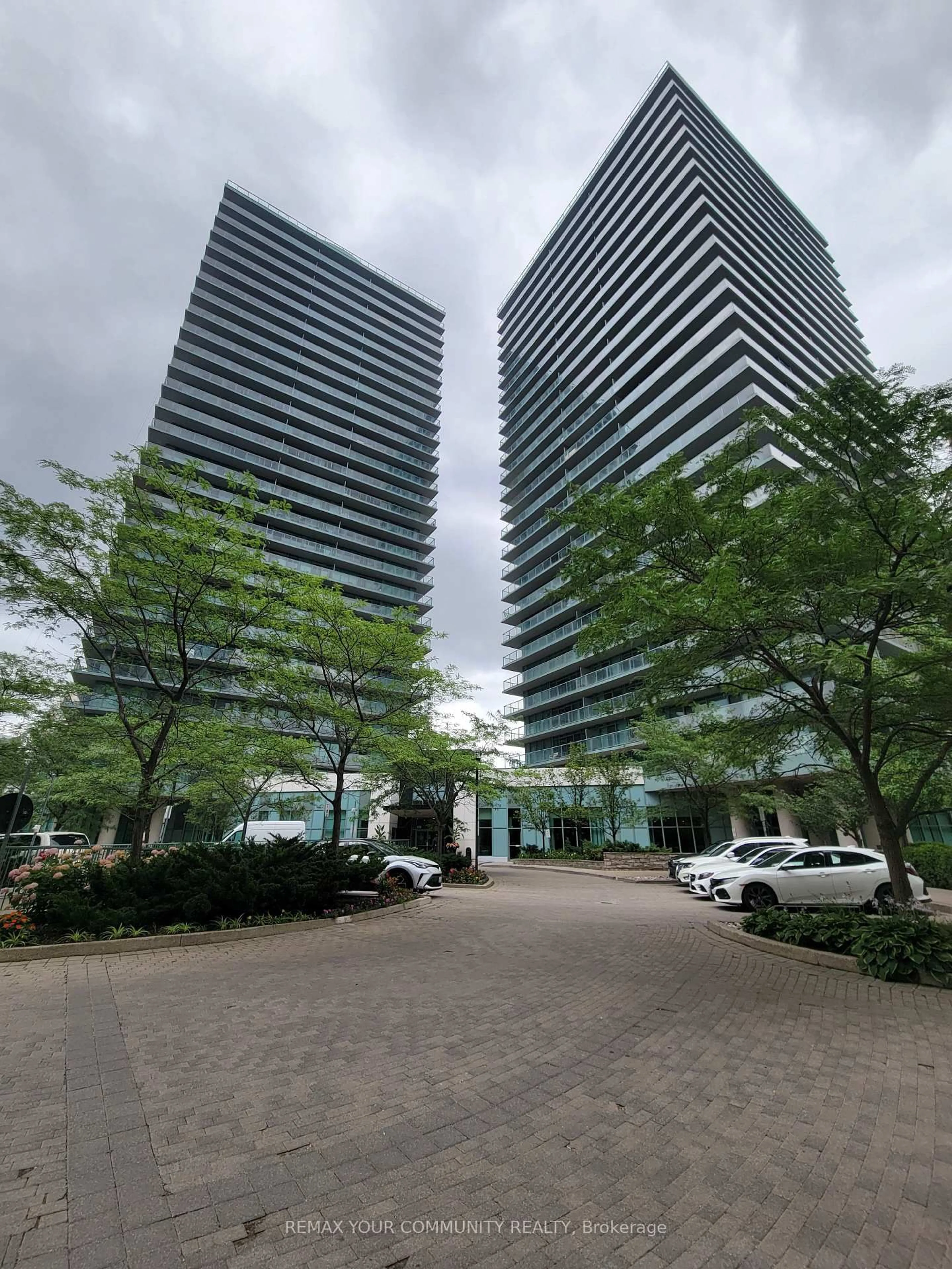 Indoor foyer for 5500 Yonge St #209, Toronto Ontario M2N 7L1