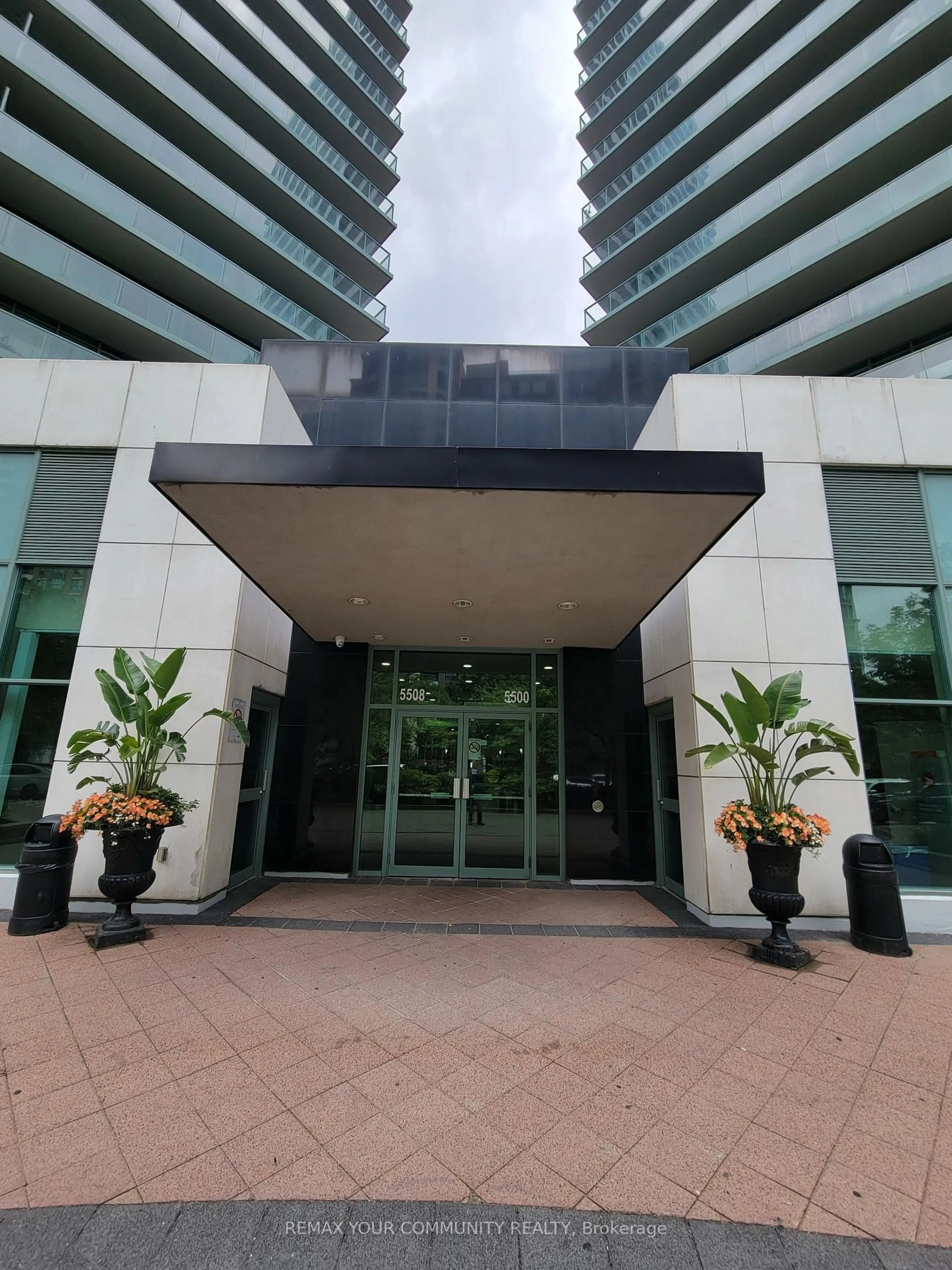 Indoor foyer for 5500 Yonge St #209, Toronto Ontario M2N 7L1