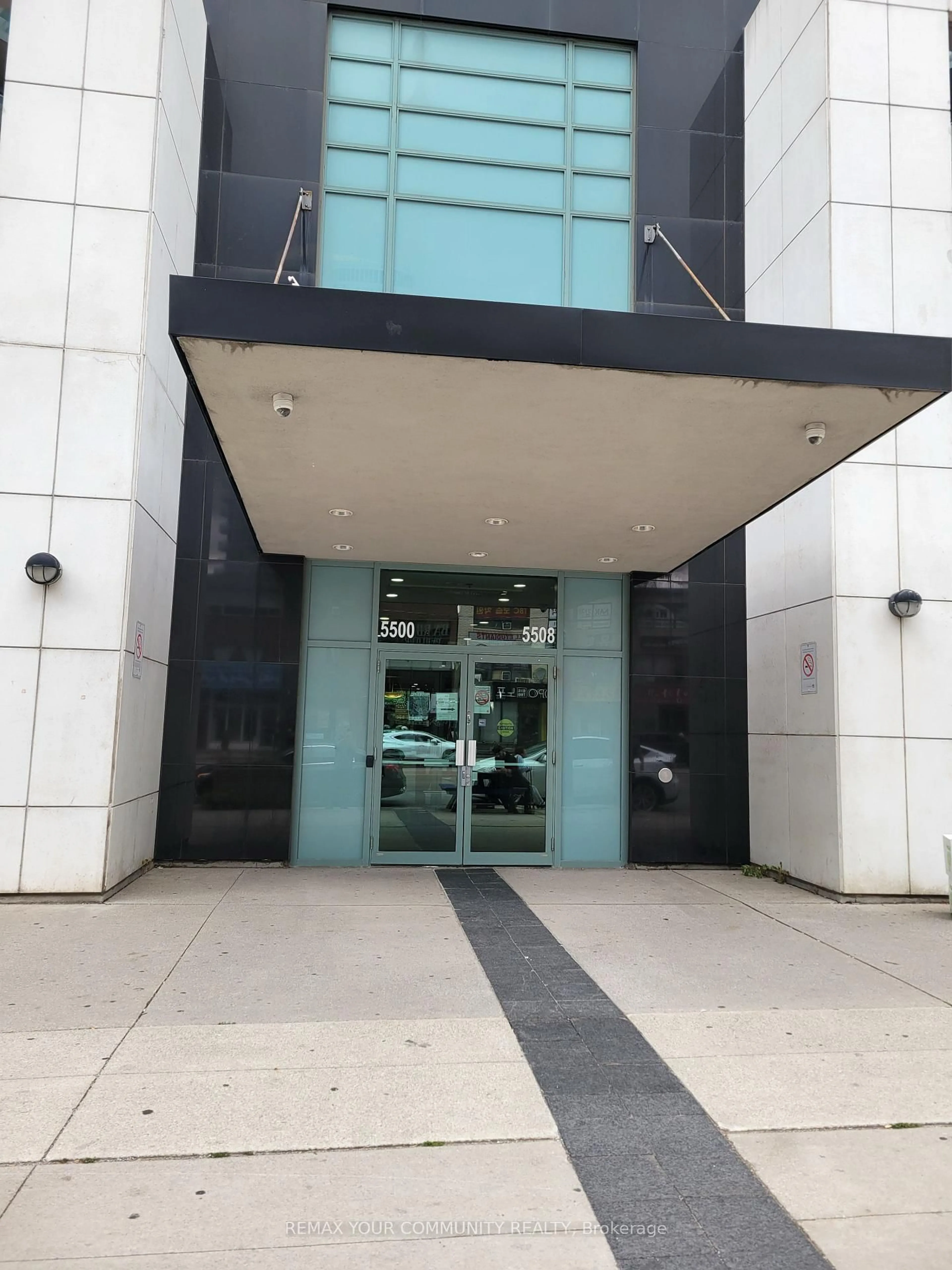 Indoor foyer for 5500 Yonge St #209, Toronto Ontario M2N 7L1