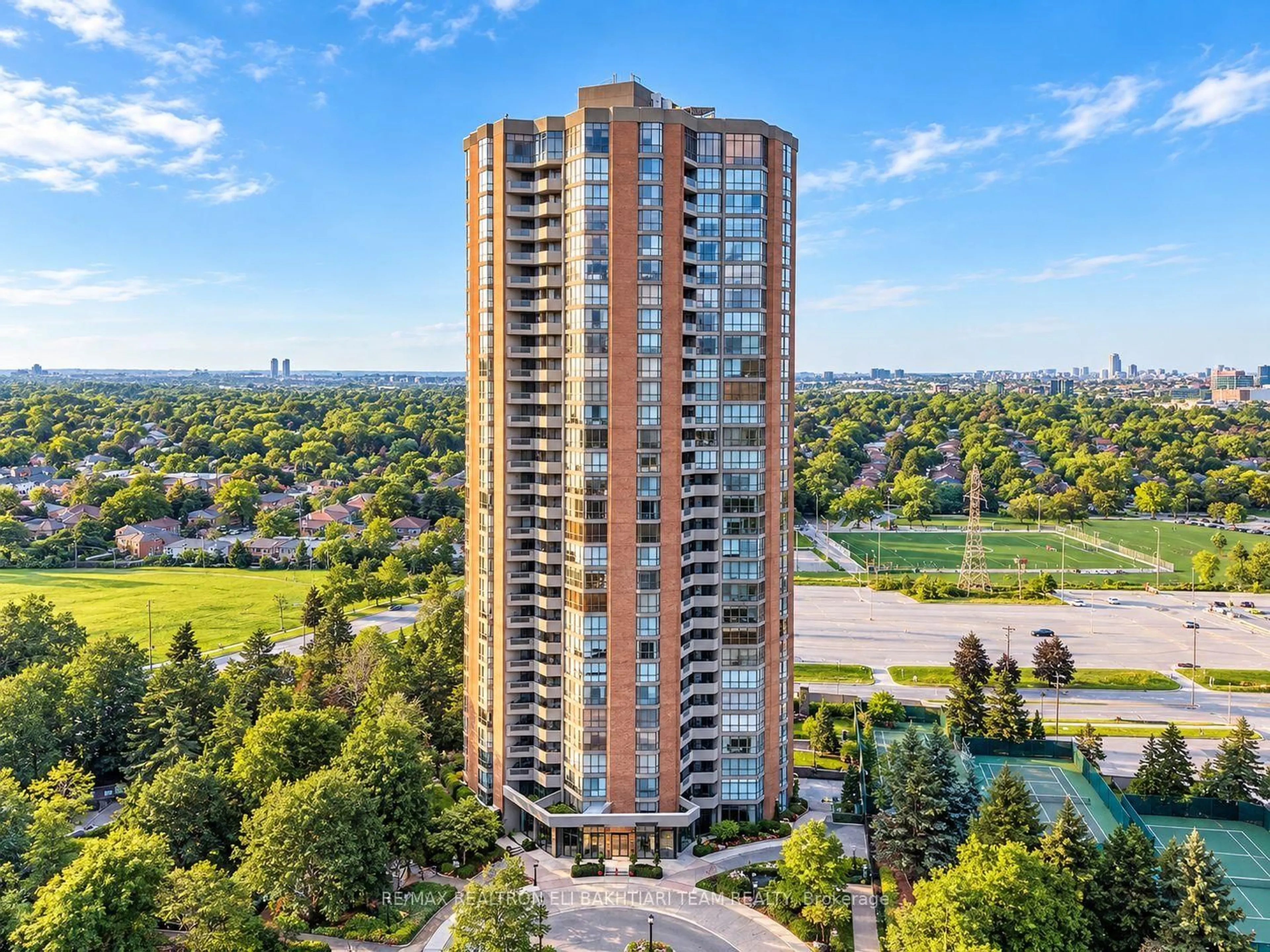 A pic from outside/outdoor area/front of a property/back of a property/a pic from drone, city buildings view from balcony for 85 Skymark Dr #502, Toronto Ontario M2H 3P2