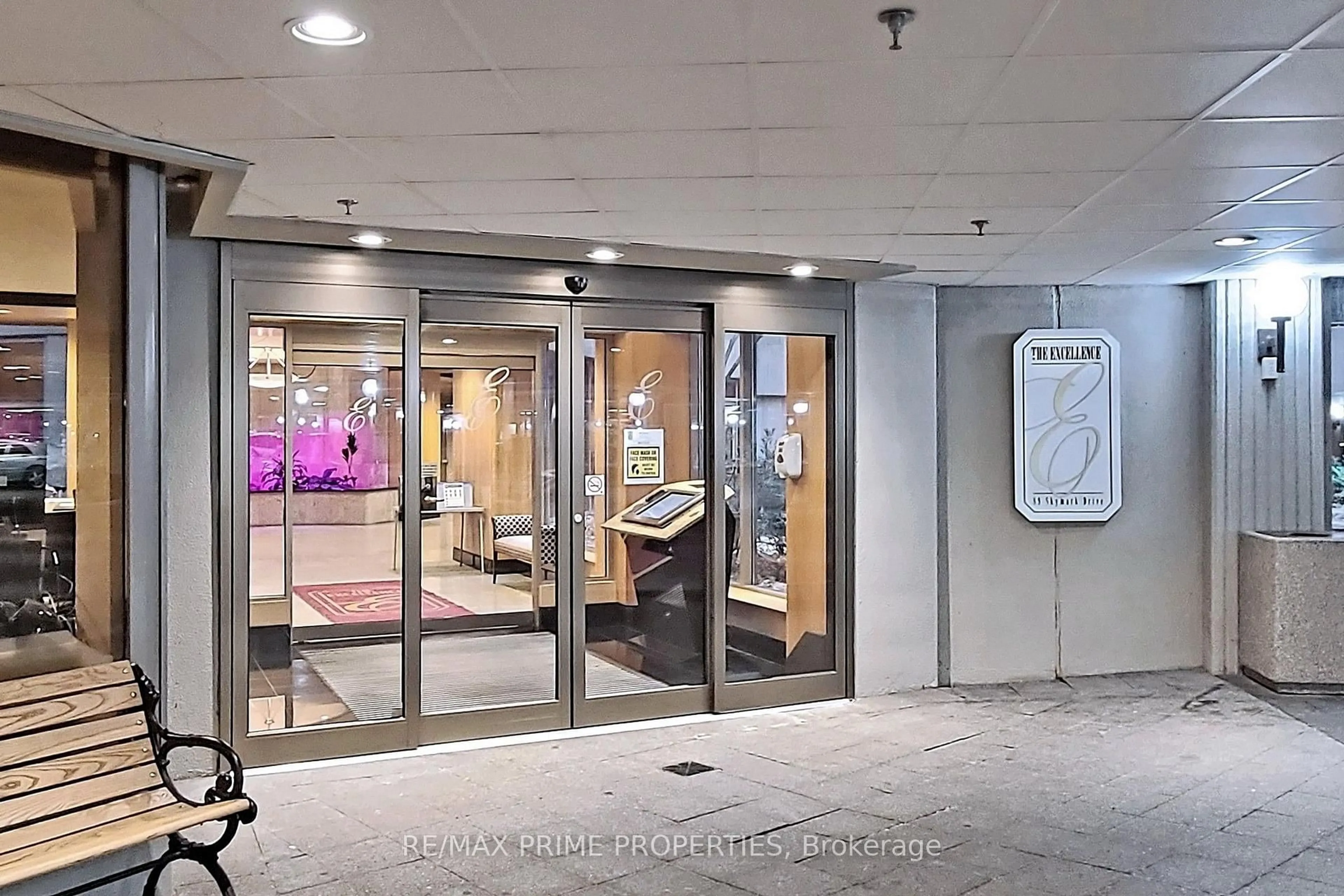Indoor foyer for 89 Skymark Dr #310, Toronto Ontario M2H 3S6